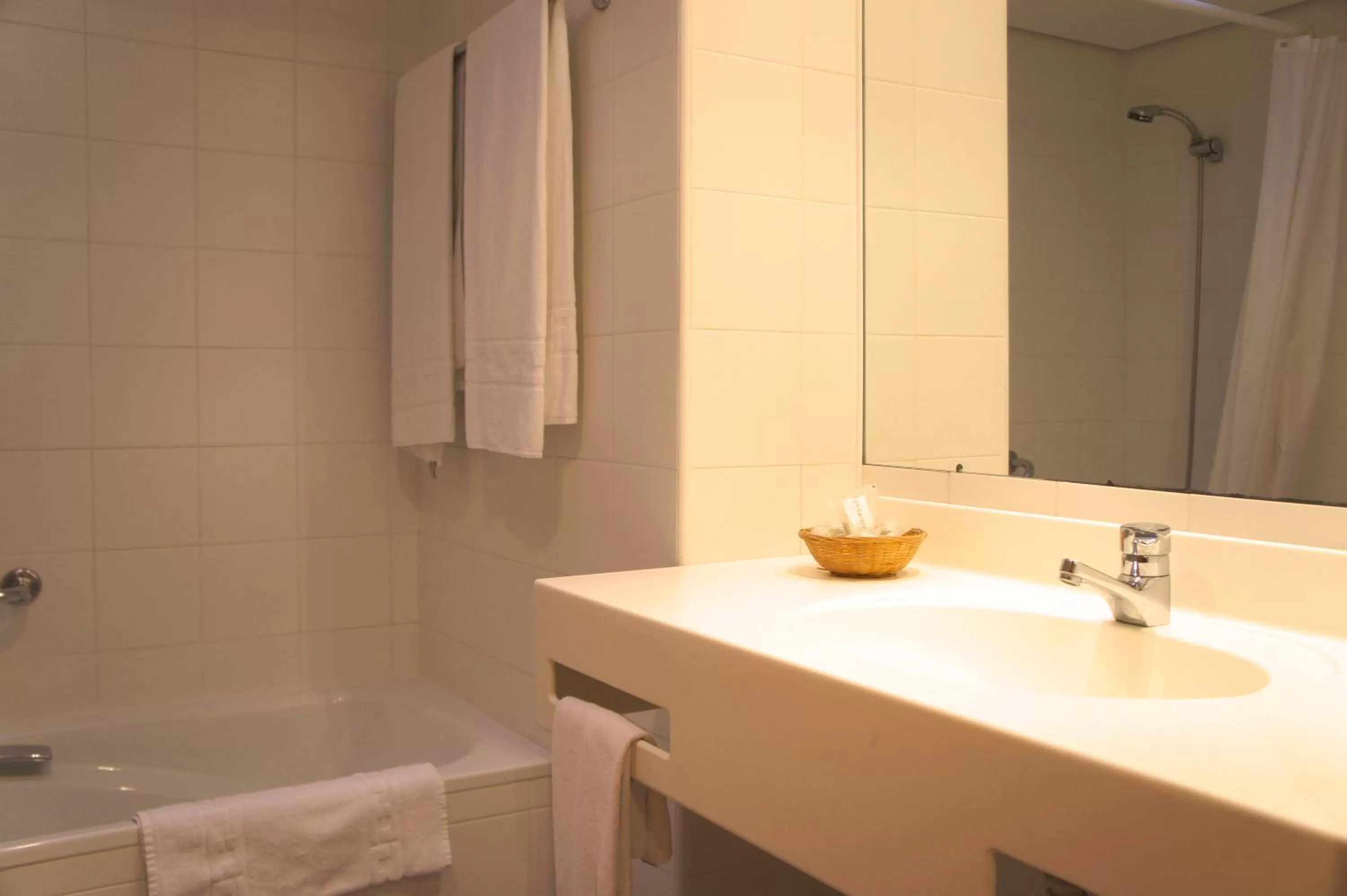 Bathroom in Hotel Lodomar Spa & Talasoterapia