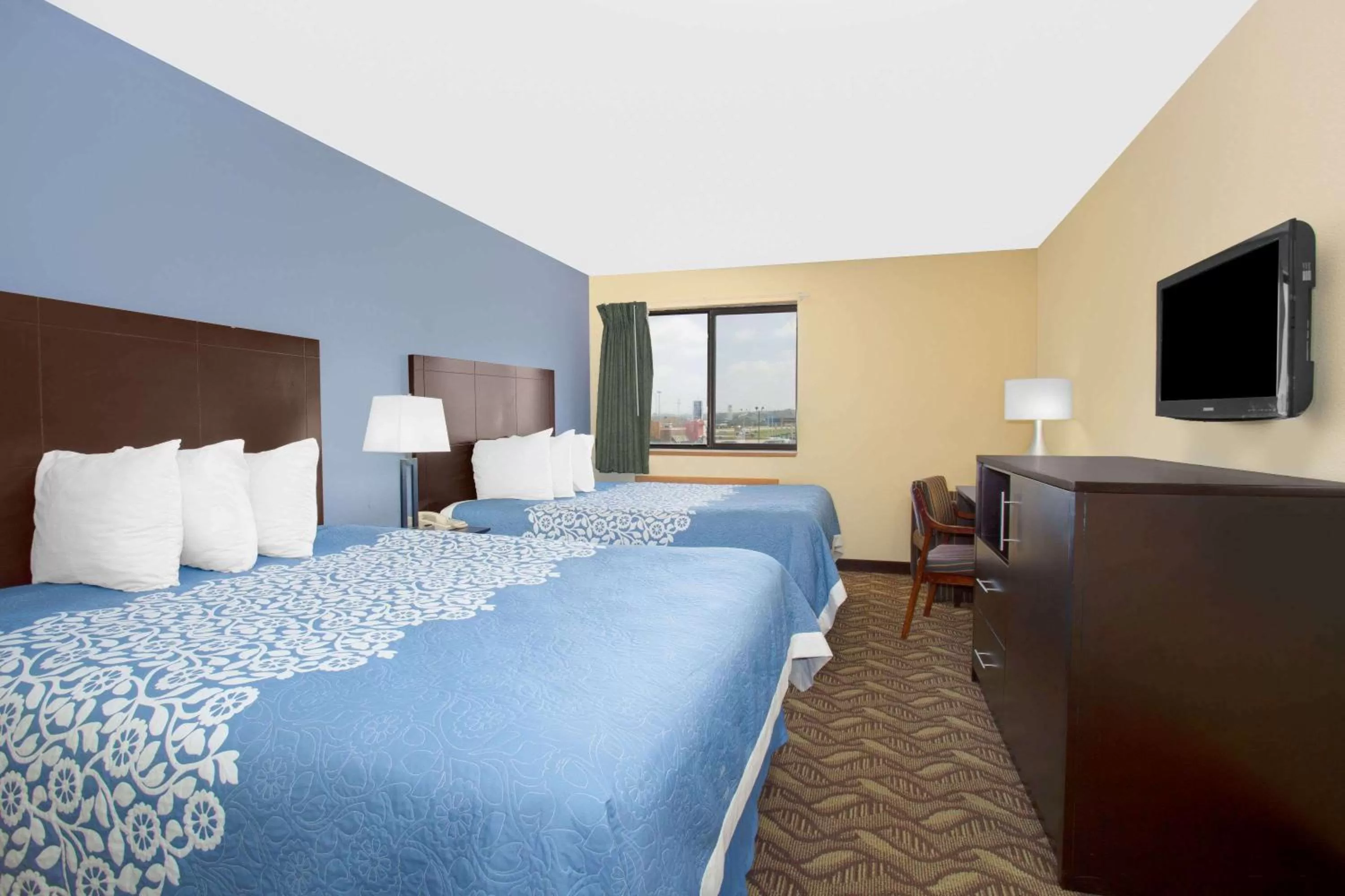 Photo of the whole room, Bed in Days Inn by Wyndham North Platte