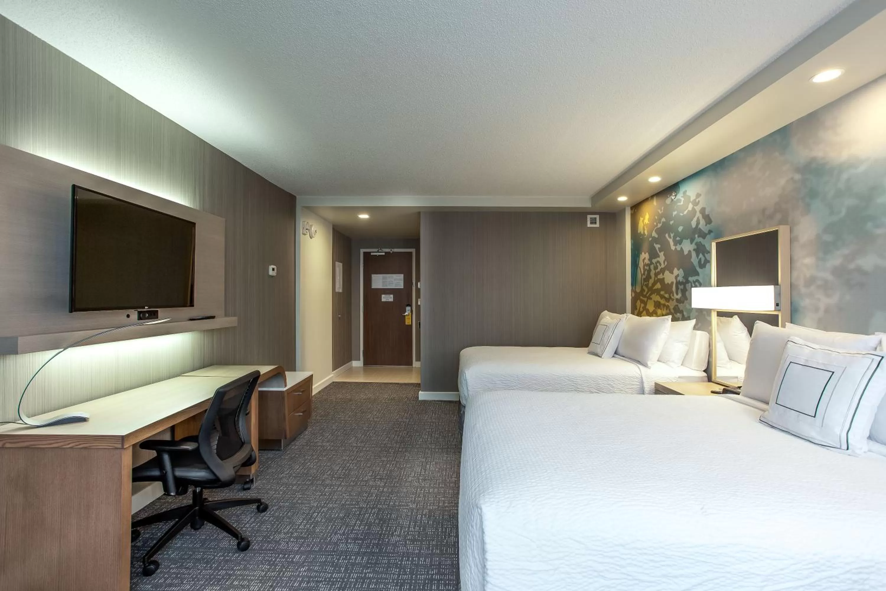 TV and multimedia, Bed in Courtyard by Marriott Montreal West Island/Baie D’Urfe