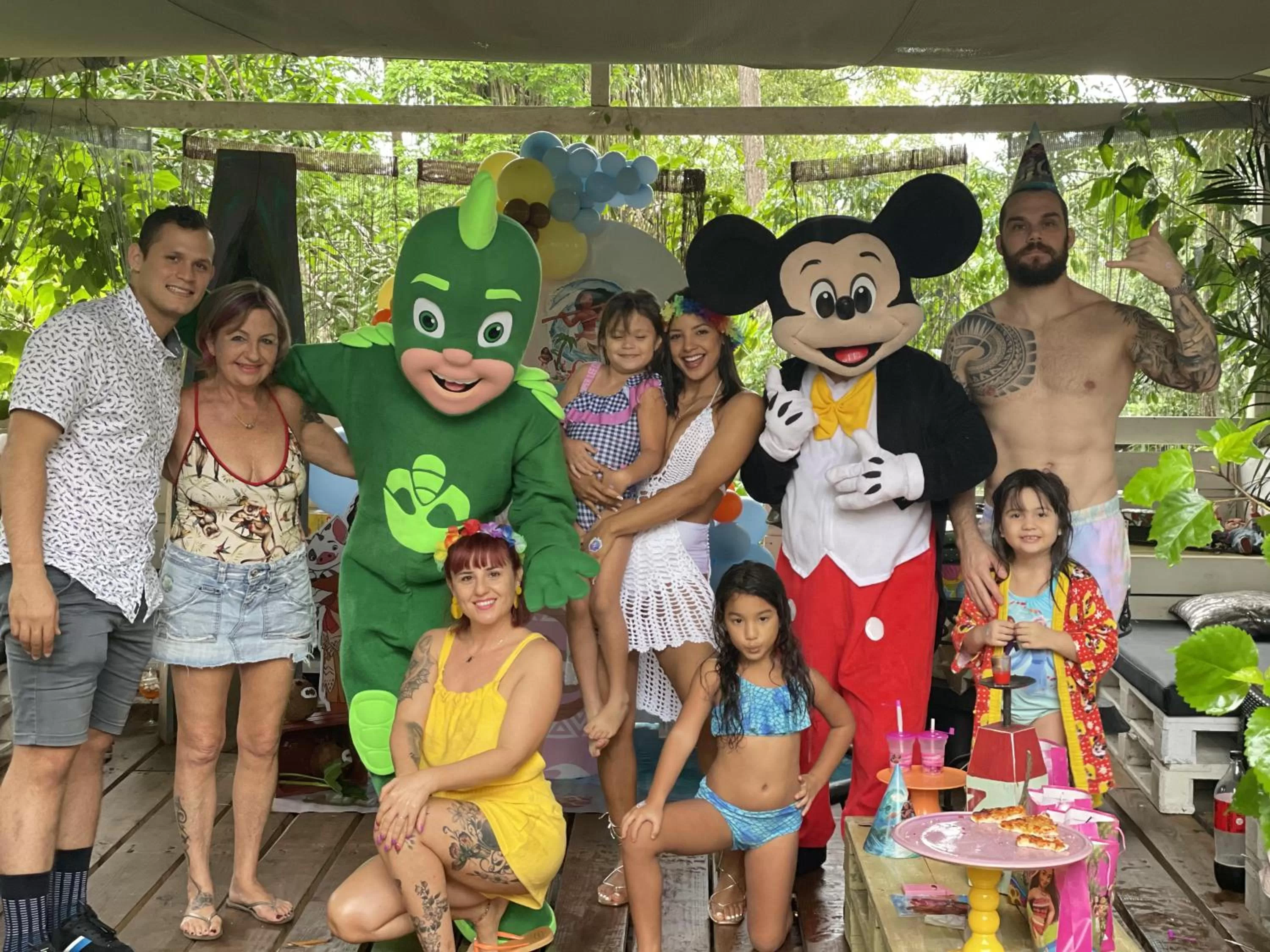 Business facilities, Children in Monkey Lodge Panama