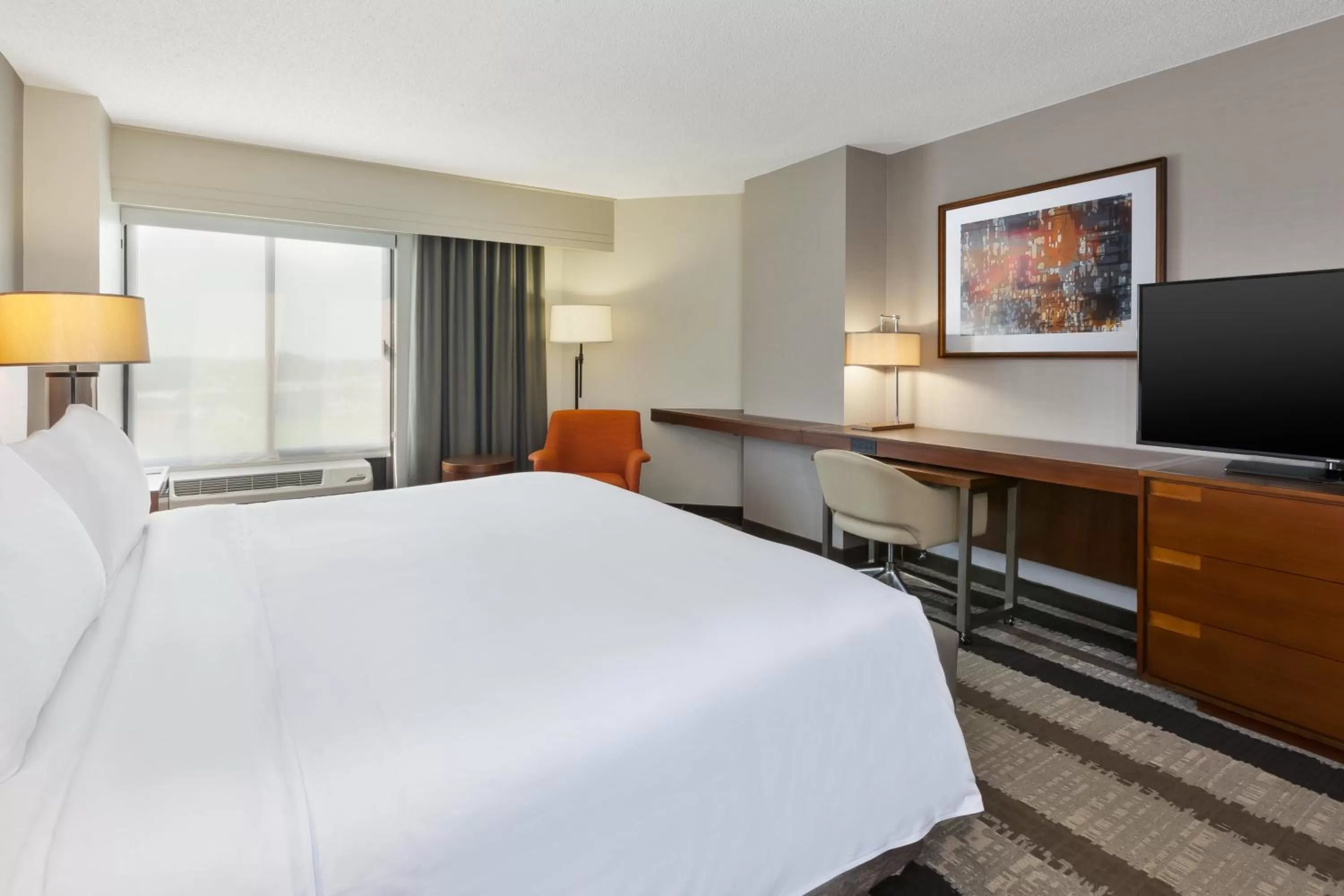 Photo of the whole room, Bed in Crowne Plaza Dulles Airport by IHG