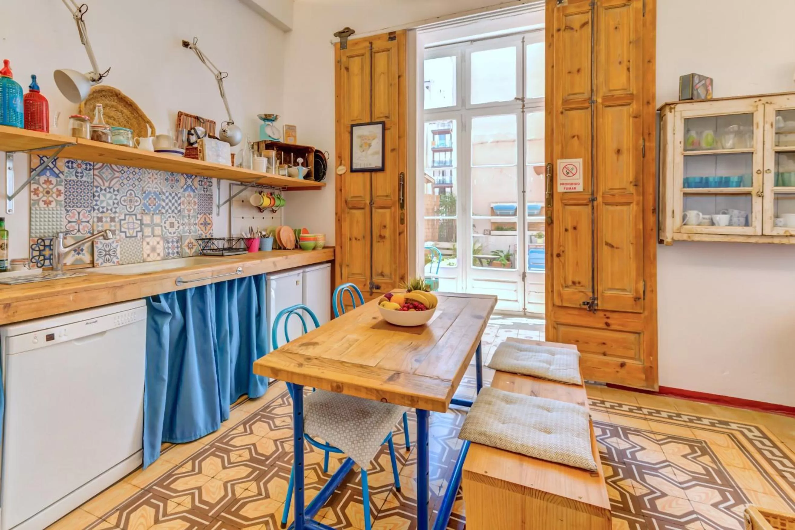 Kitchen or kitchenette in Factory Suites Barcelona