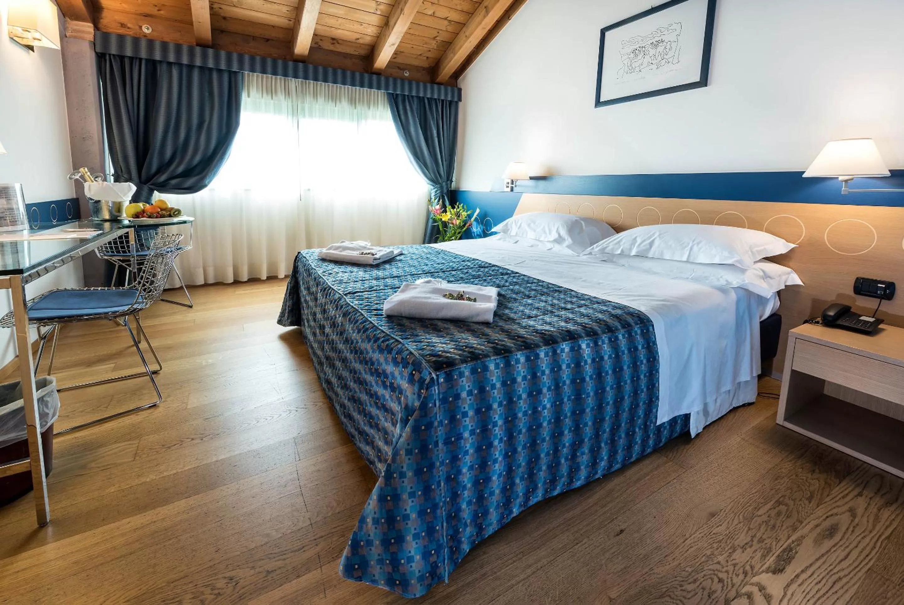 Bedroom, Bed in West Point Airport Hotel