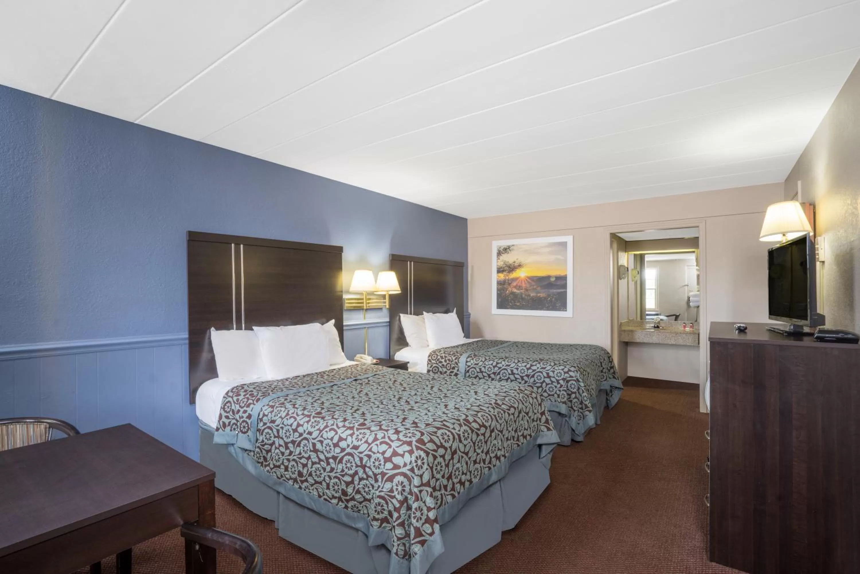 Bed in Days Inn by Wyndham Lincolnton