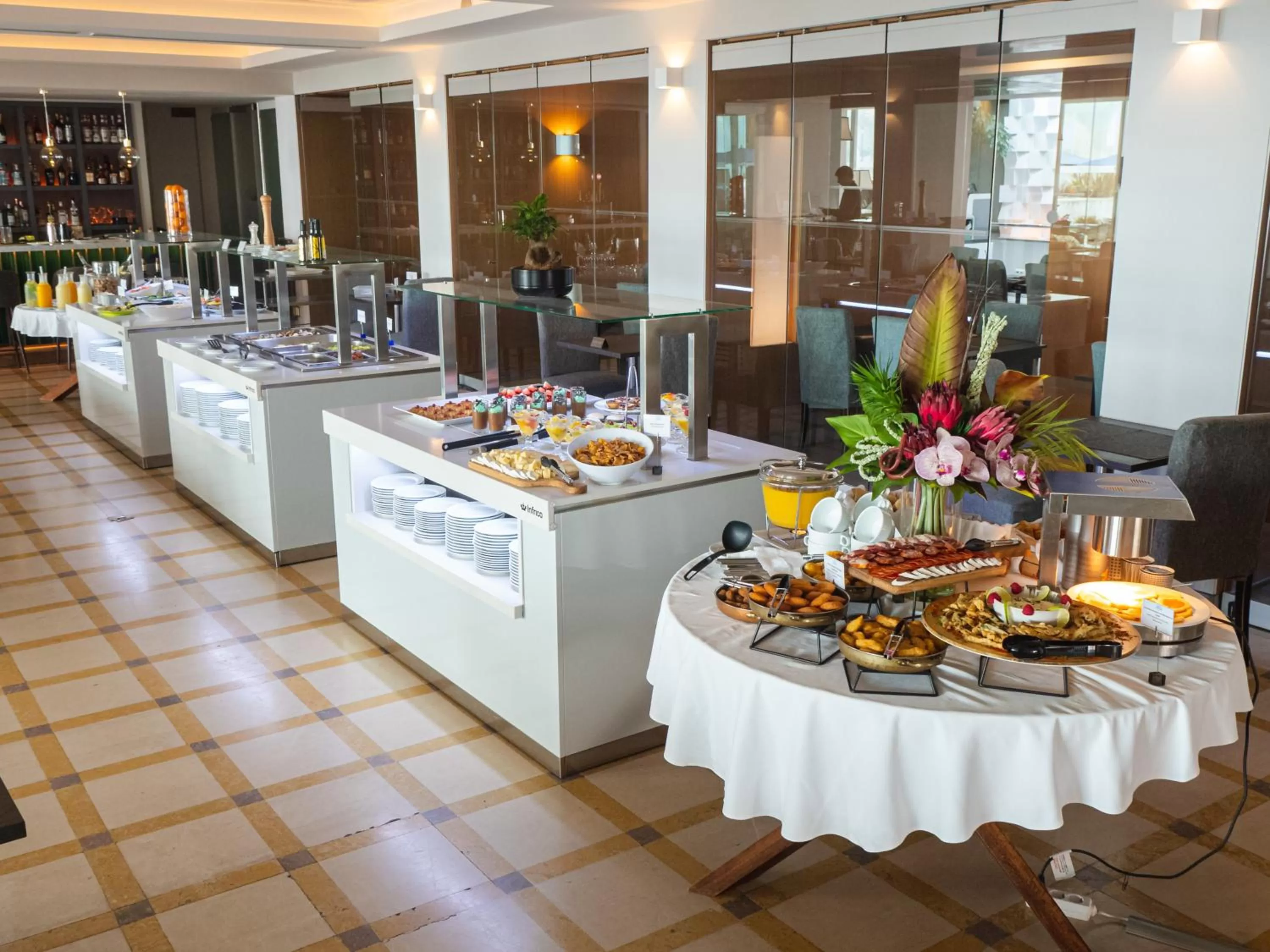 Restaurant/places to eat in Hotel Baia