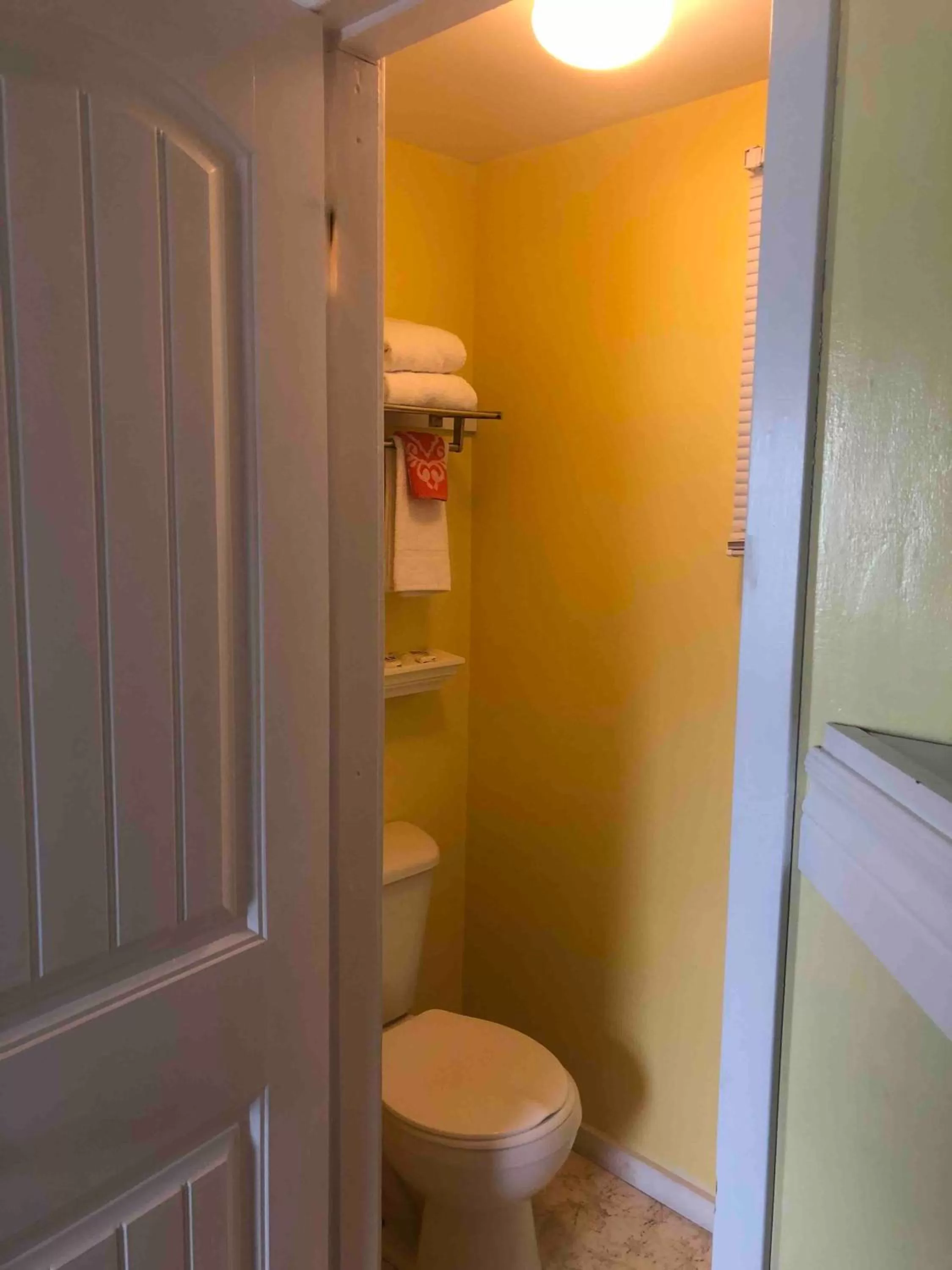 Lakelawn B&B and Motel