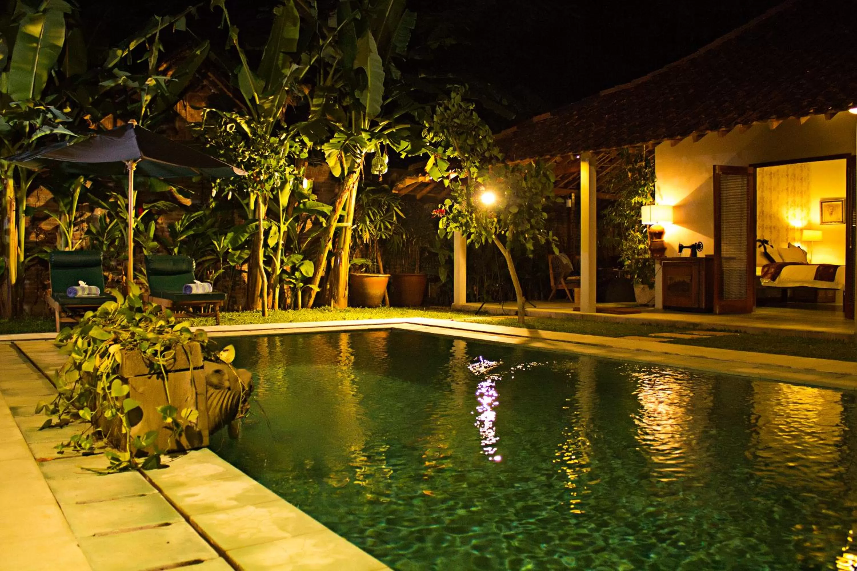 Pool view in D'omah Yogya Hotel