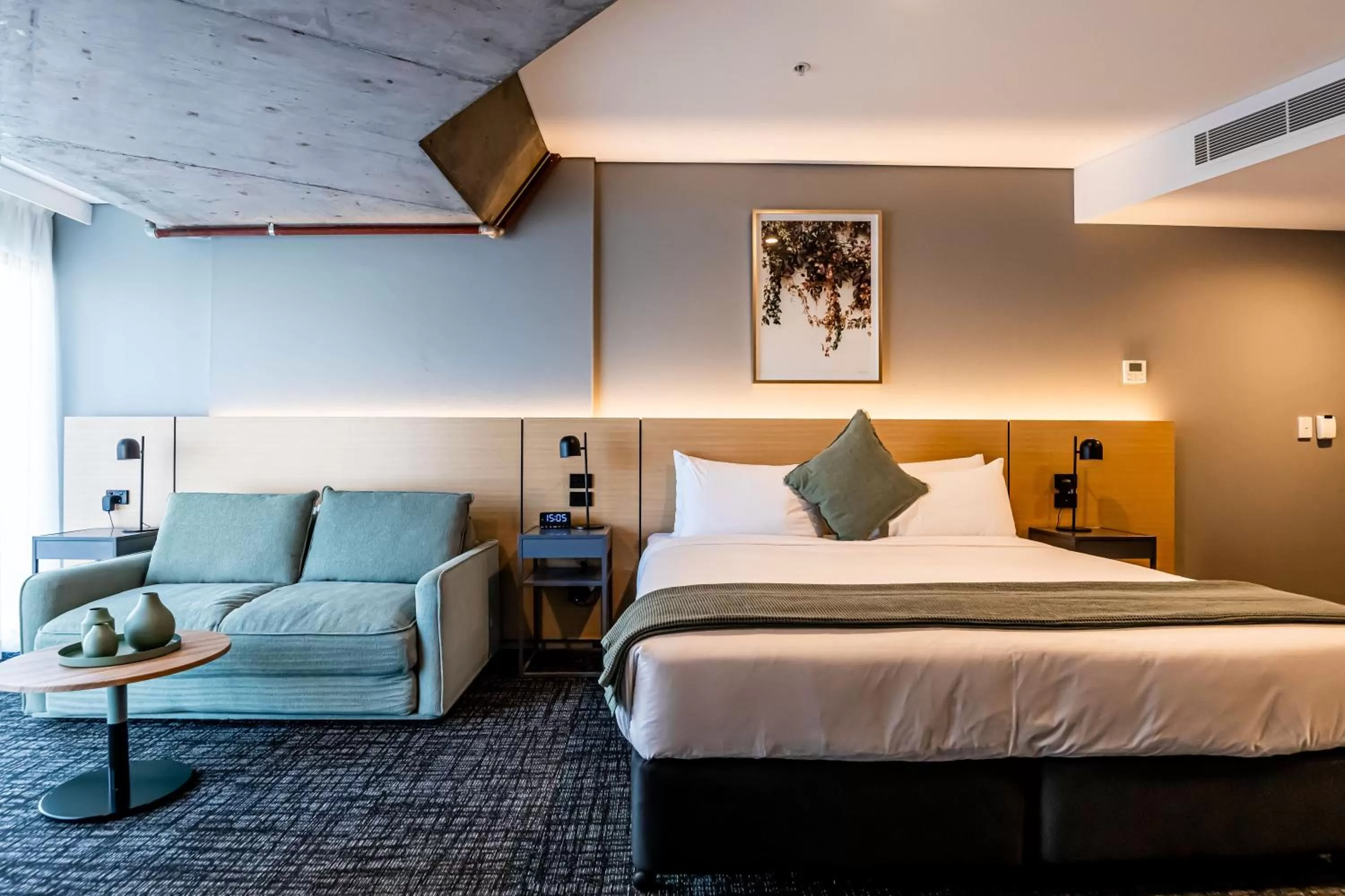 Photo of the whole room, Bed in Song Hotel Sydney