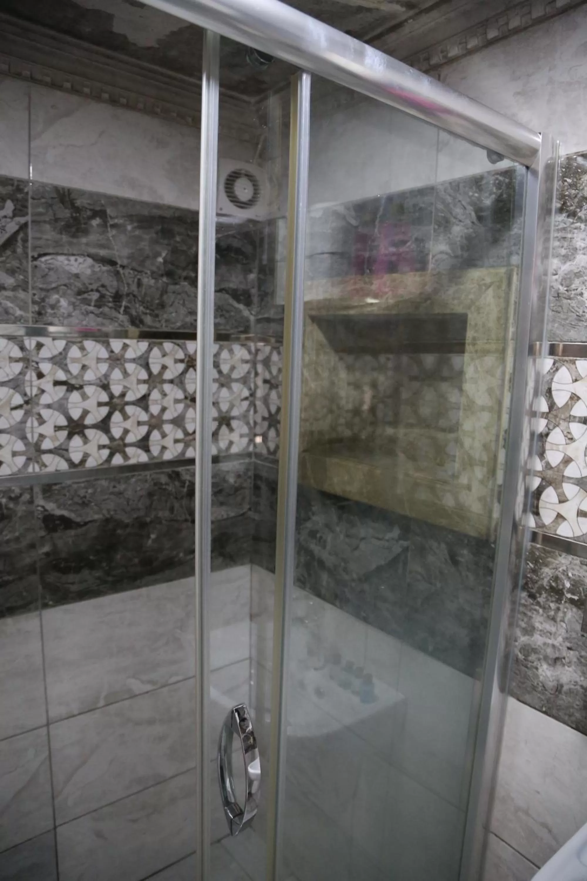 Shower in Arat Apartments