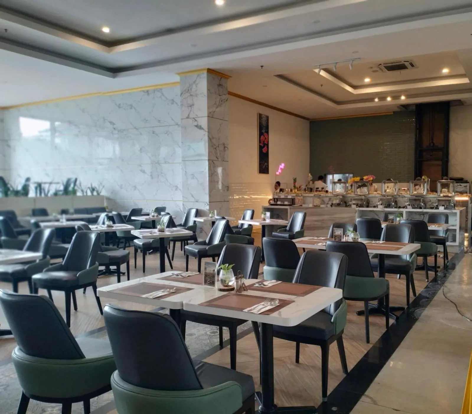 Restaurant/places to eat in Grand Kangen Hotel Urip Sumoharjo