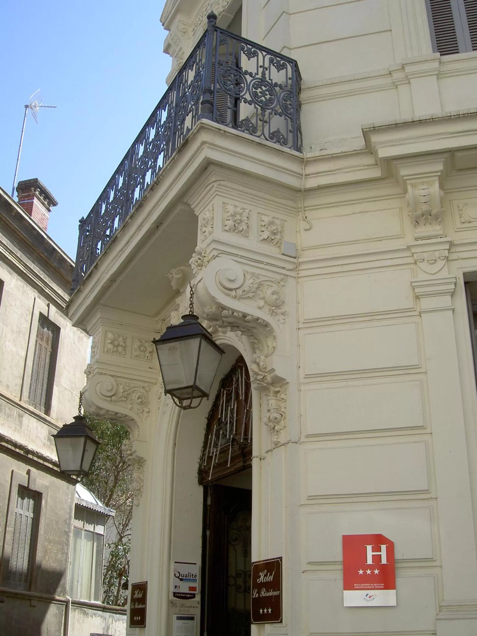 Facade/entrance in Hôtel La Résidence