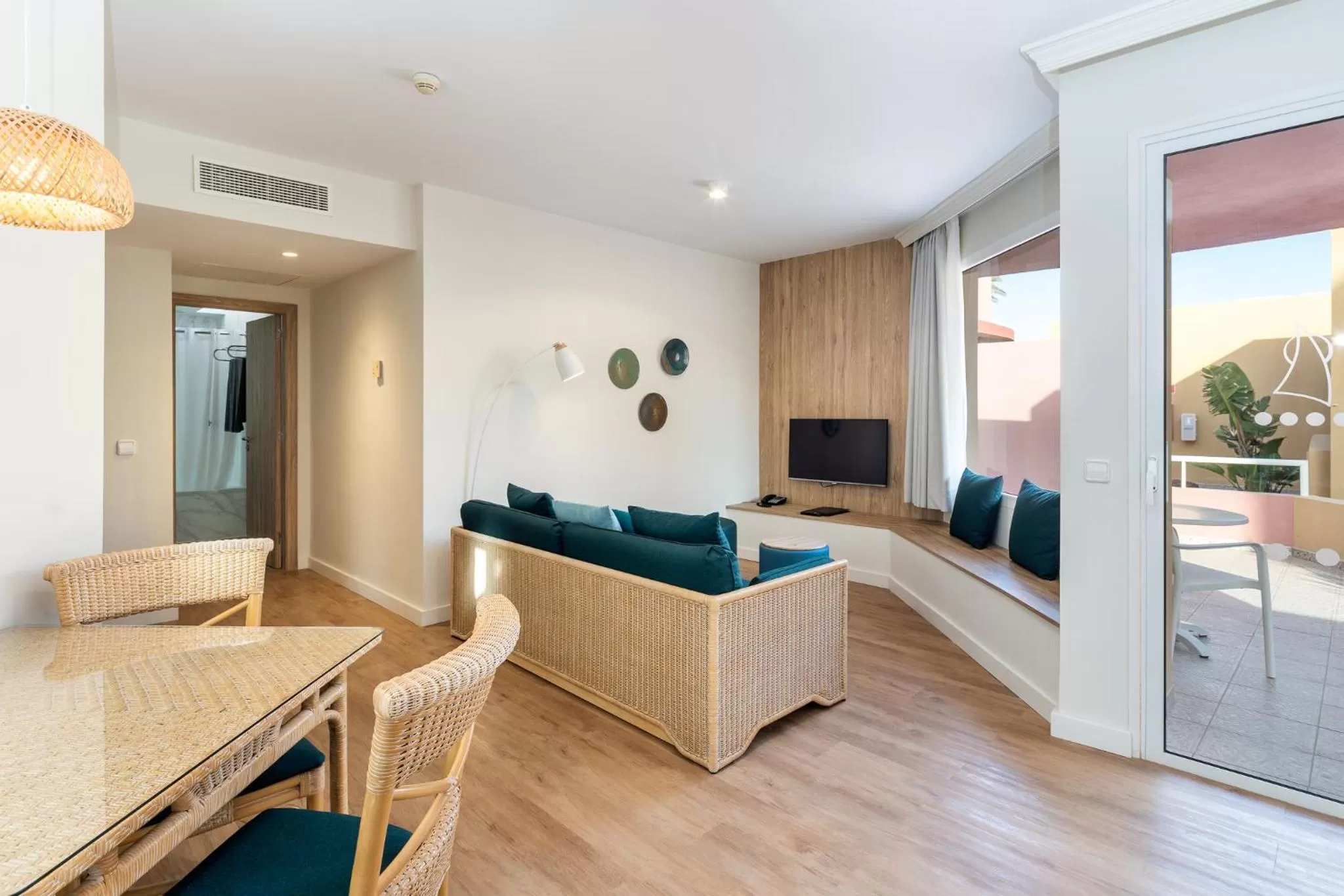 Living room in Hotel Esmeralda Maris by LIVVO