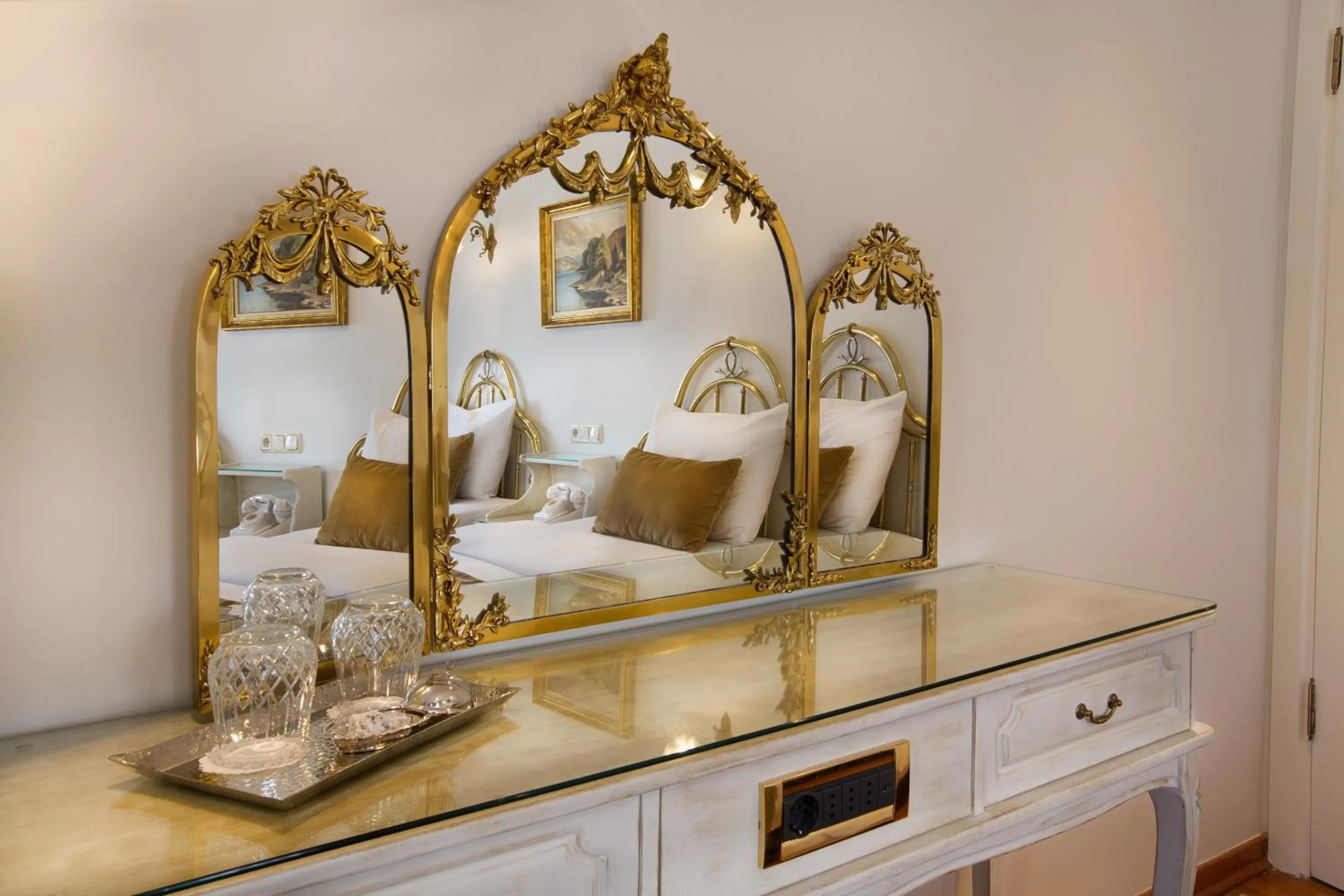 Decorative detail in Valide Sultan Konagi