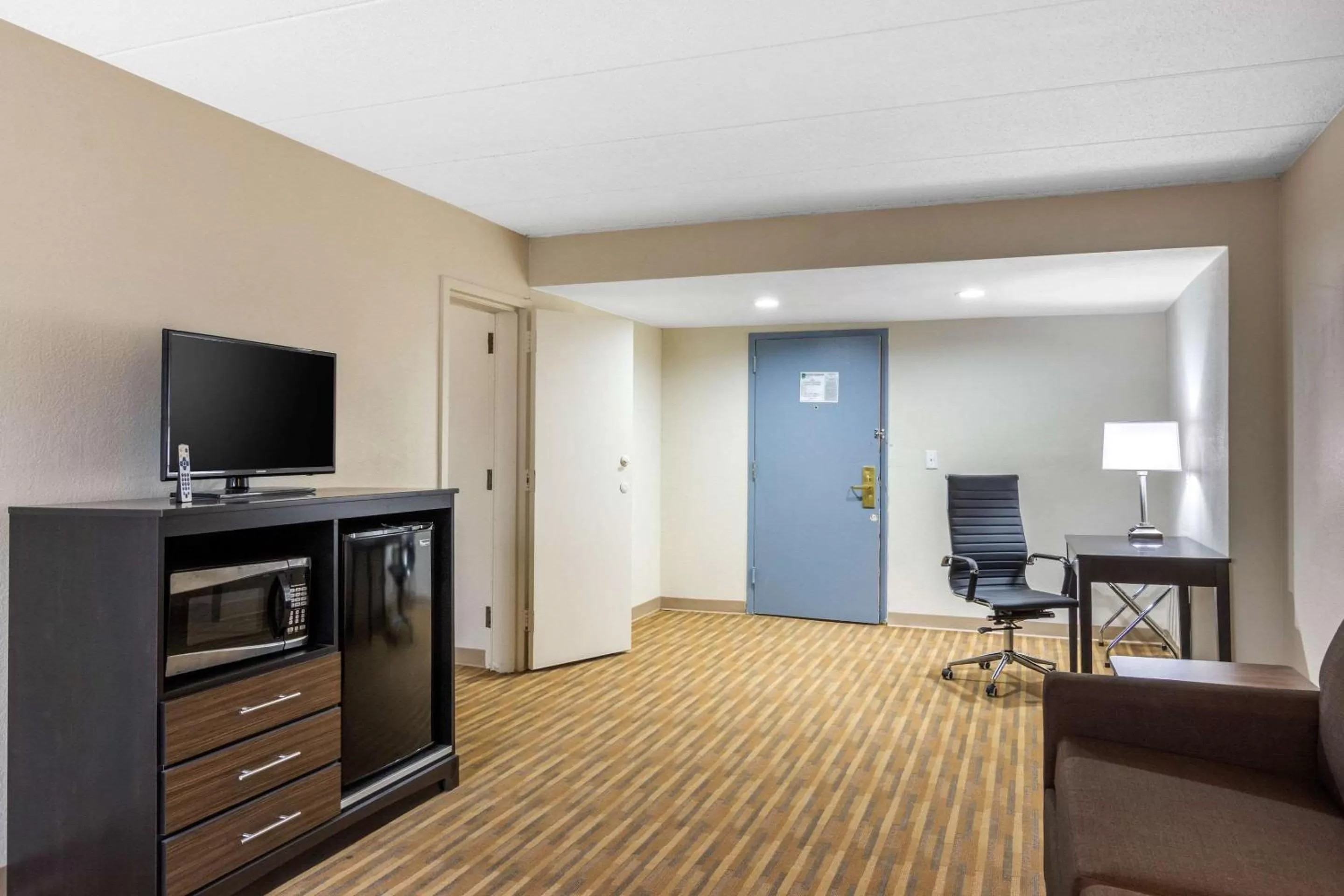 Photo of the whole room, TV/Entertainment Center in Quality Inn & Suites