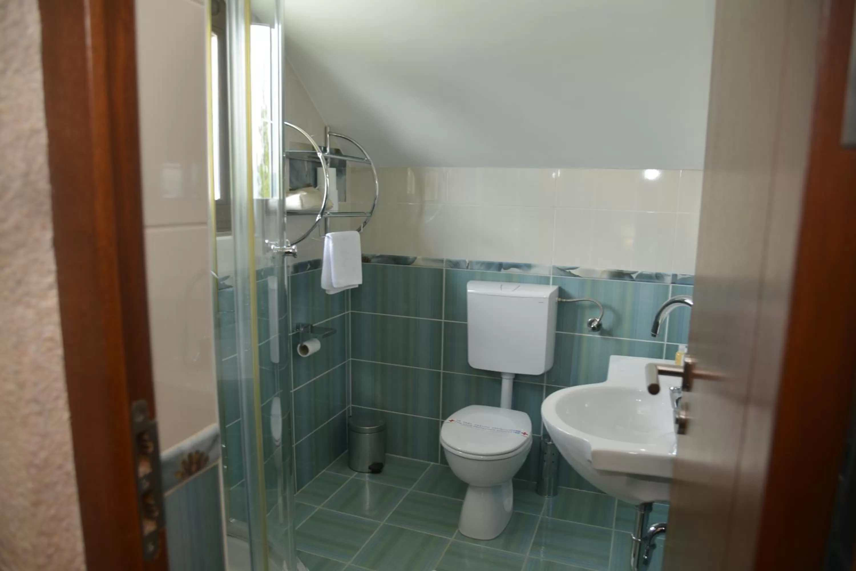 Shower in Hotel Trebjesa