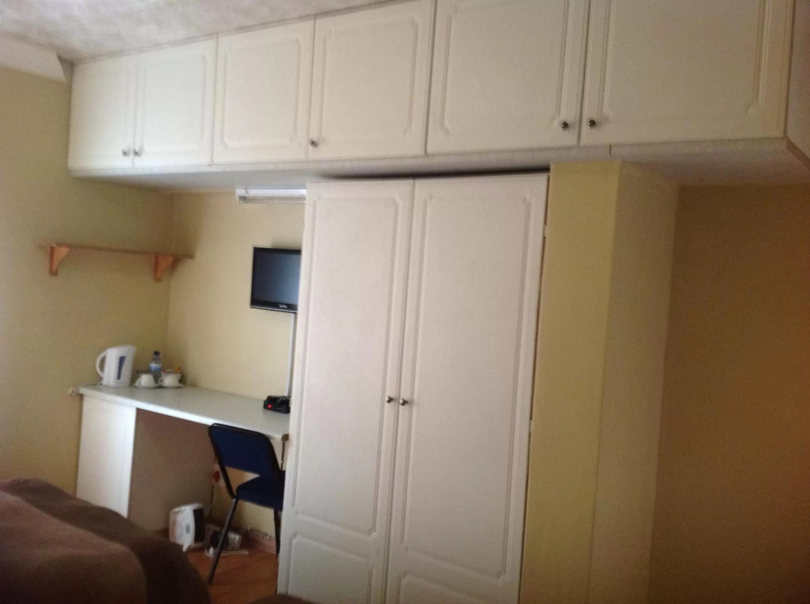 Bedroom, TV/Entertainment Center in Pablo Guesthouse