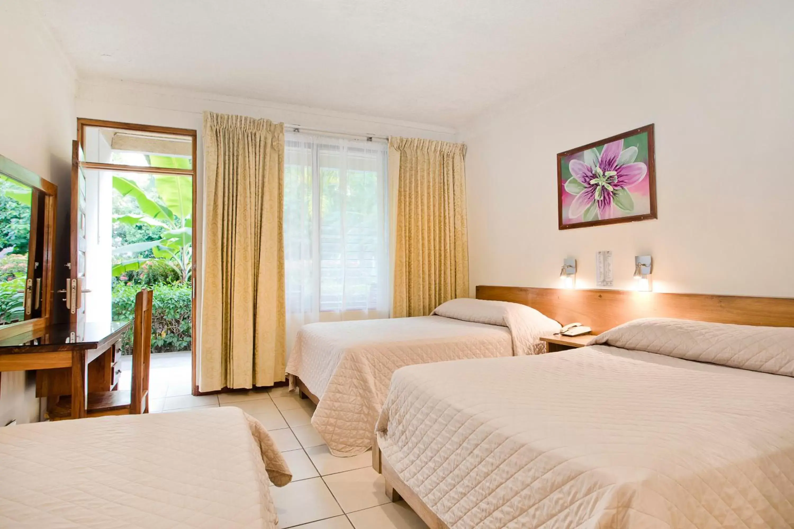 Standard Family Room in Hotel Boyeros Standard Family Room in Hotel Boyeros