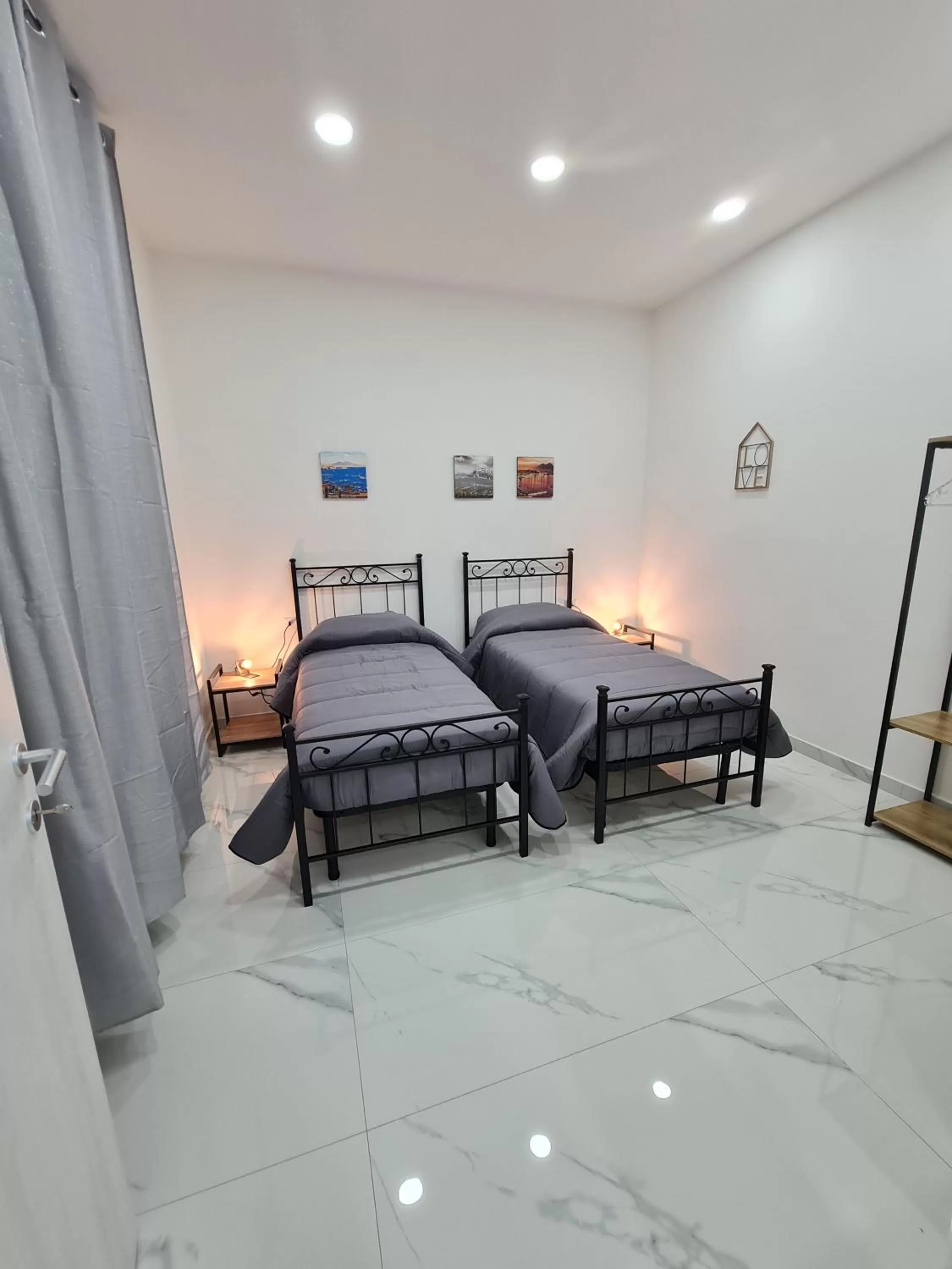 Family, Bed in Lumacors House