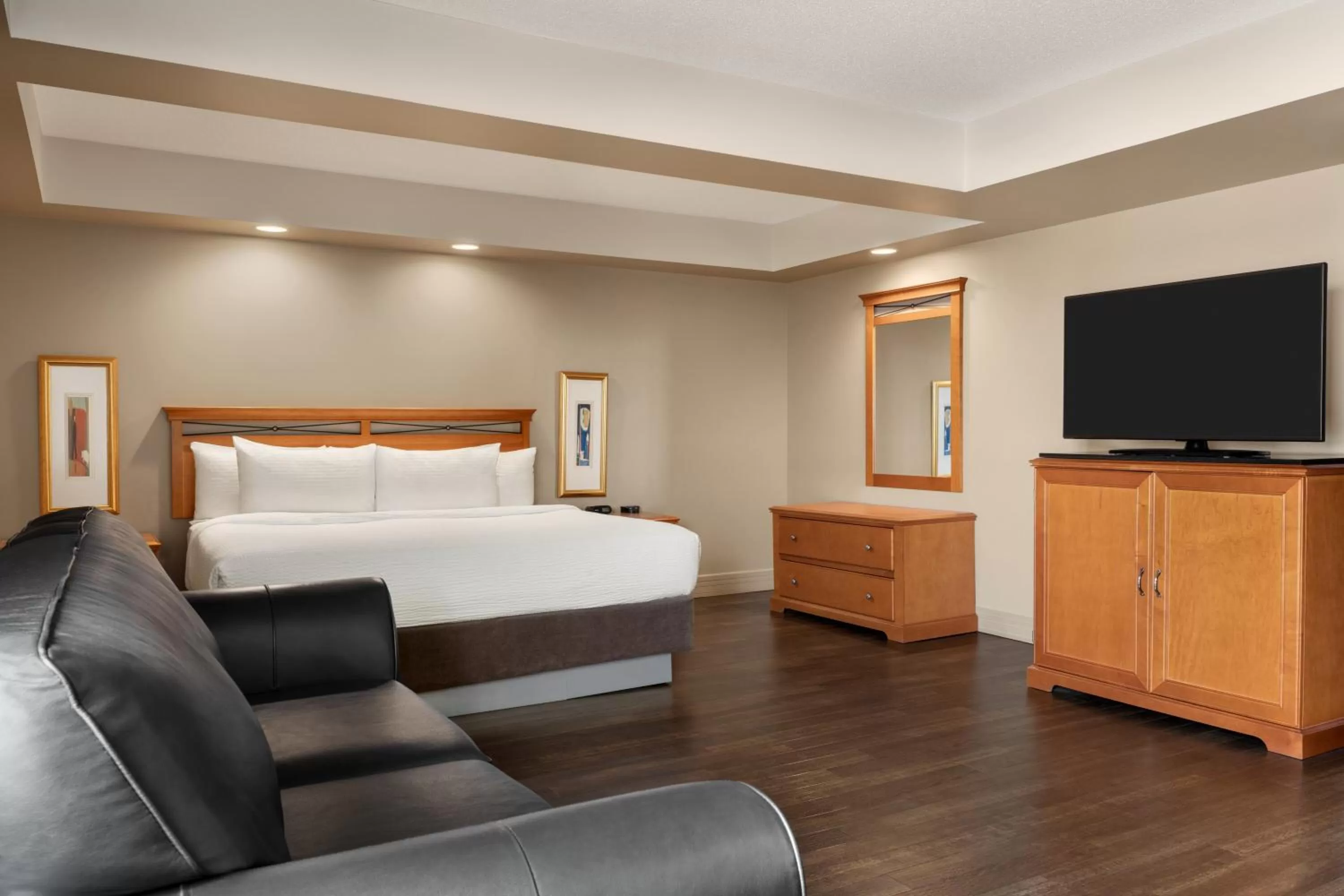 TV and multimedia, Bed in Royal Hotel Calgary, Trademark Collection by Wyndham
