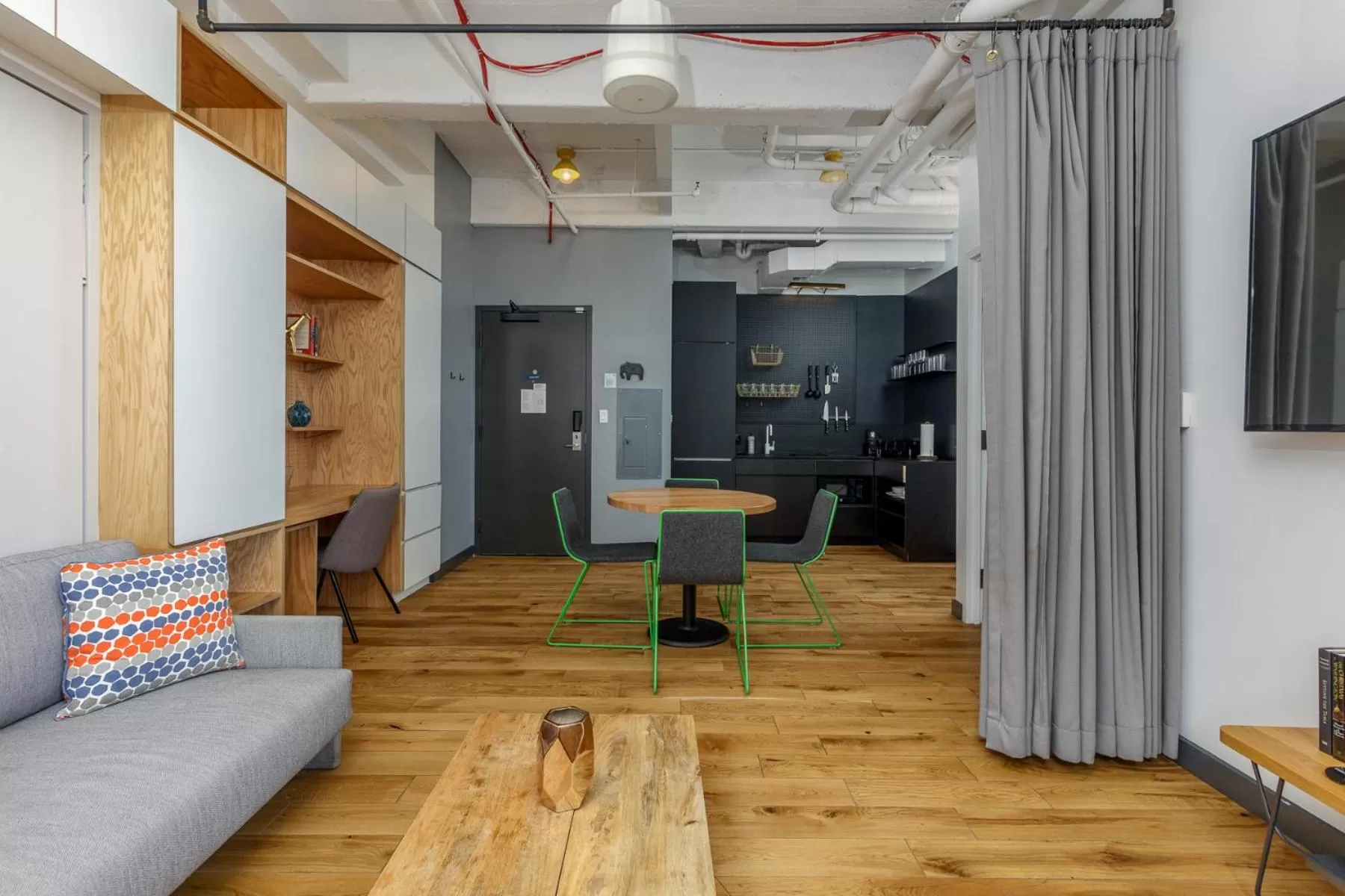 Photo of the whole room in Placemakr Wall Street