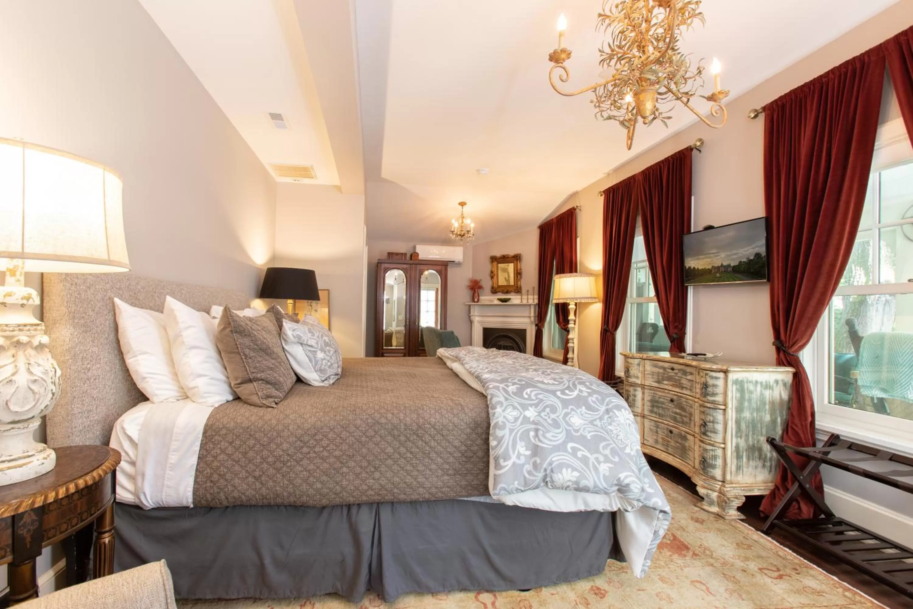 Bed in Black Walnut B&B Inn