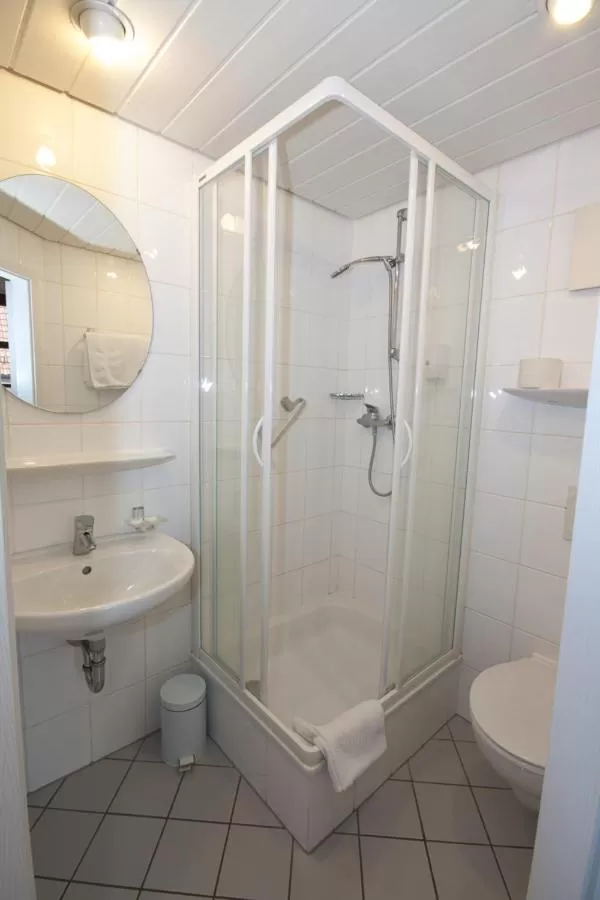 Bathroom in Linde Restaurant & Hotel