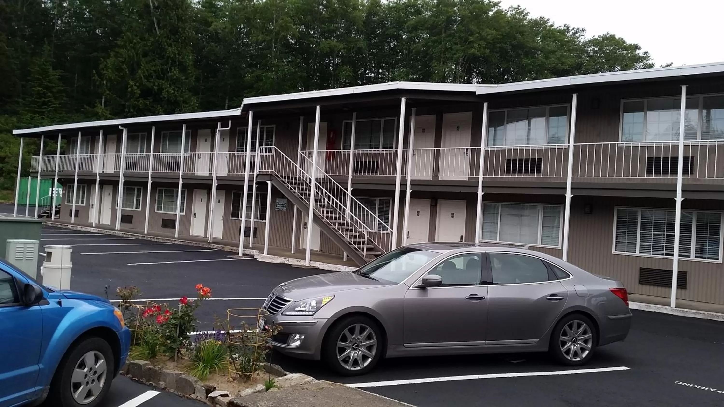 Property Building in Grays Harbor Inn & Suites