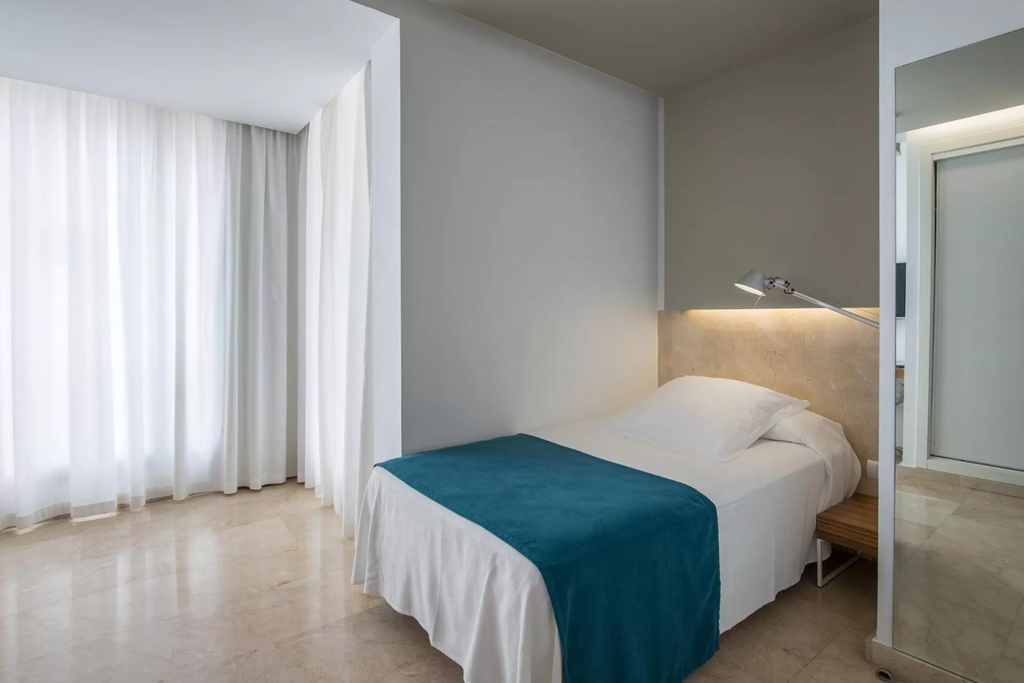 Photo of the whole room, Bed in Climia Belroy 4 Sup