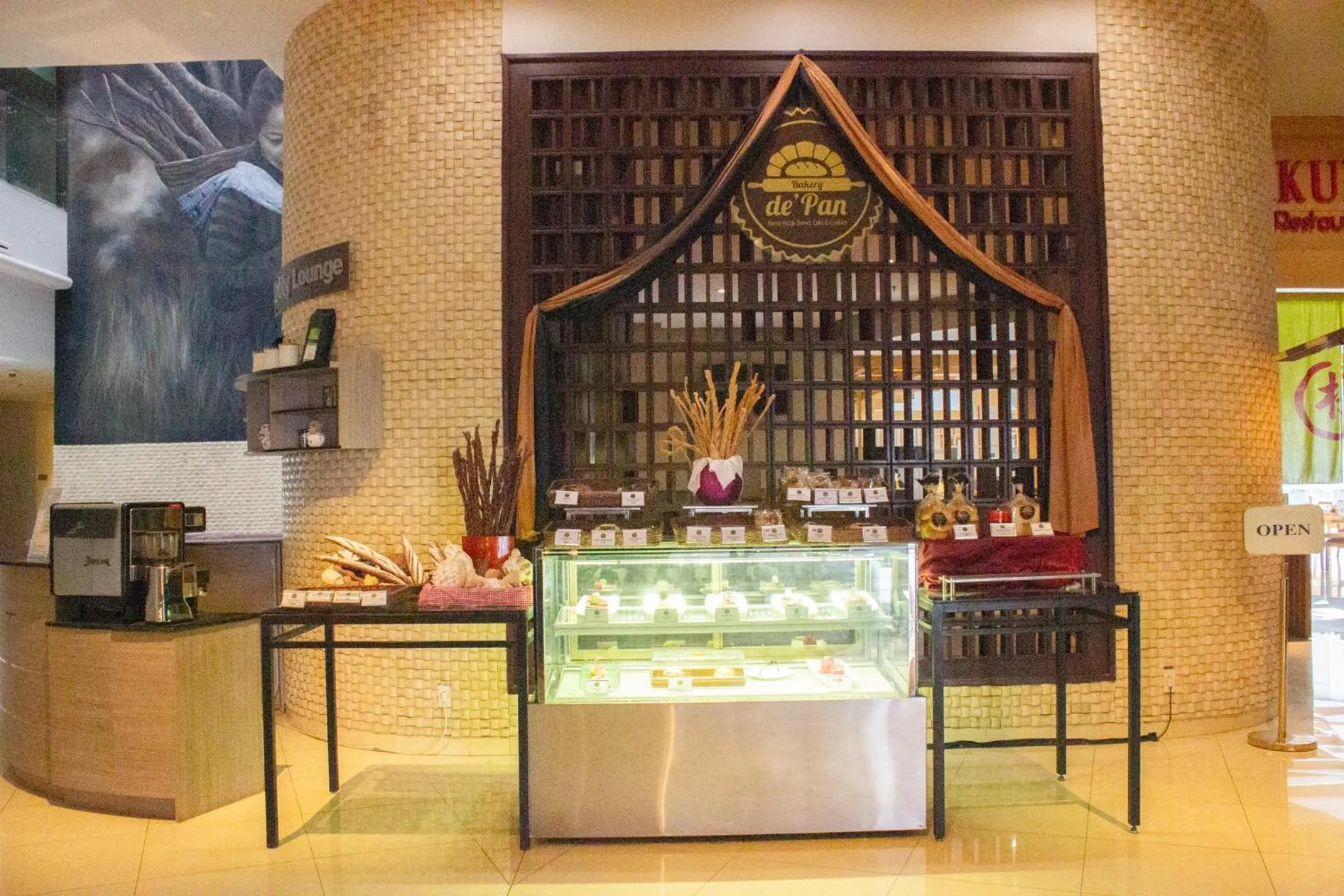 Restaurant/places to eat in Sakura Park Hotel & Residence