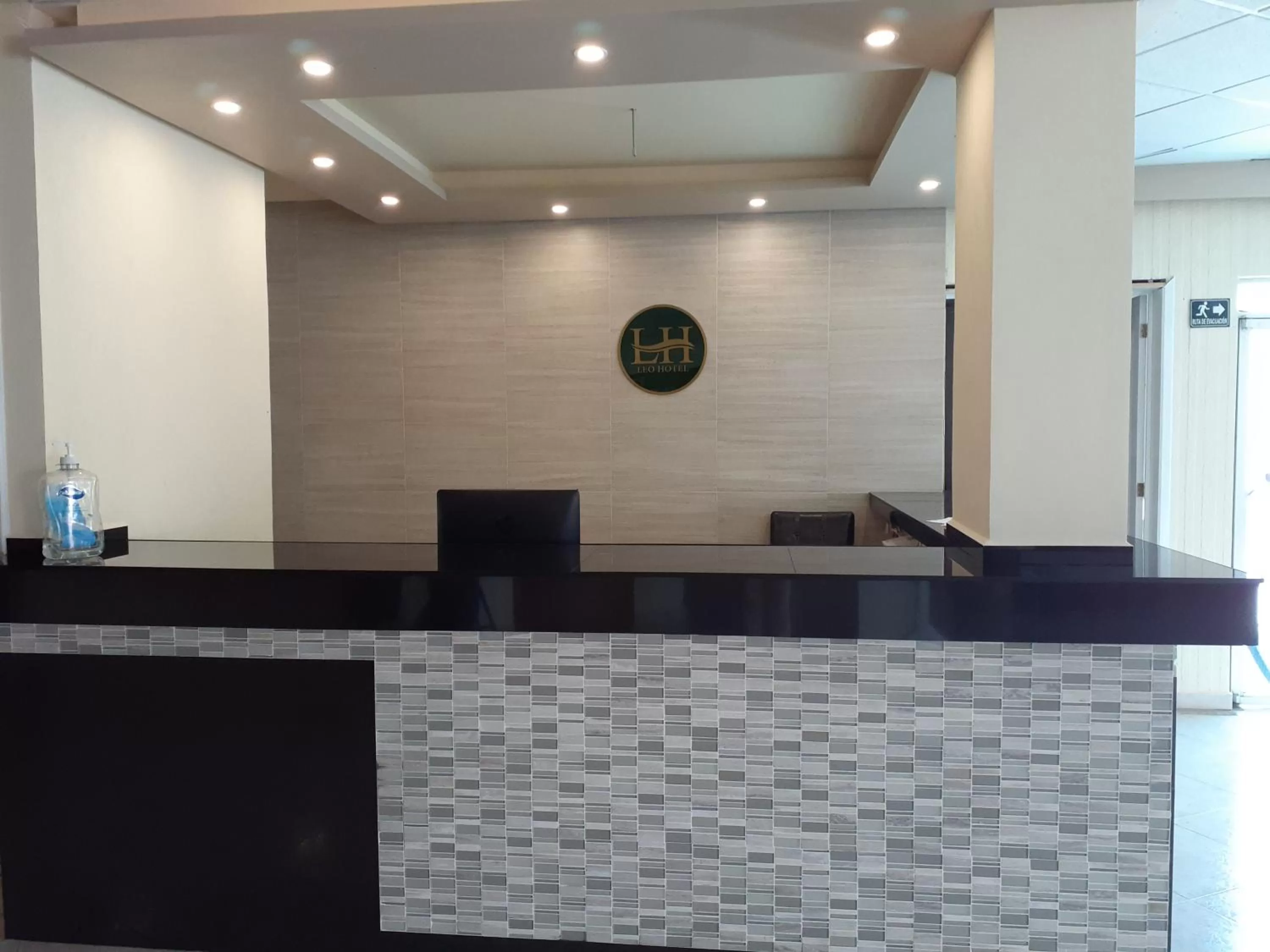 Lobby or reception in Leo Hotel