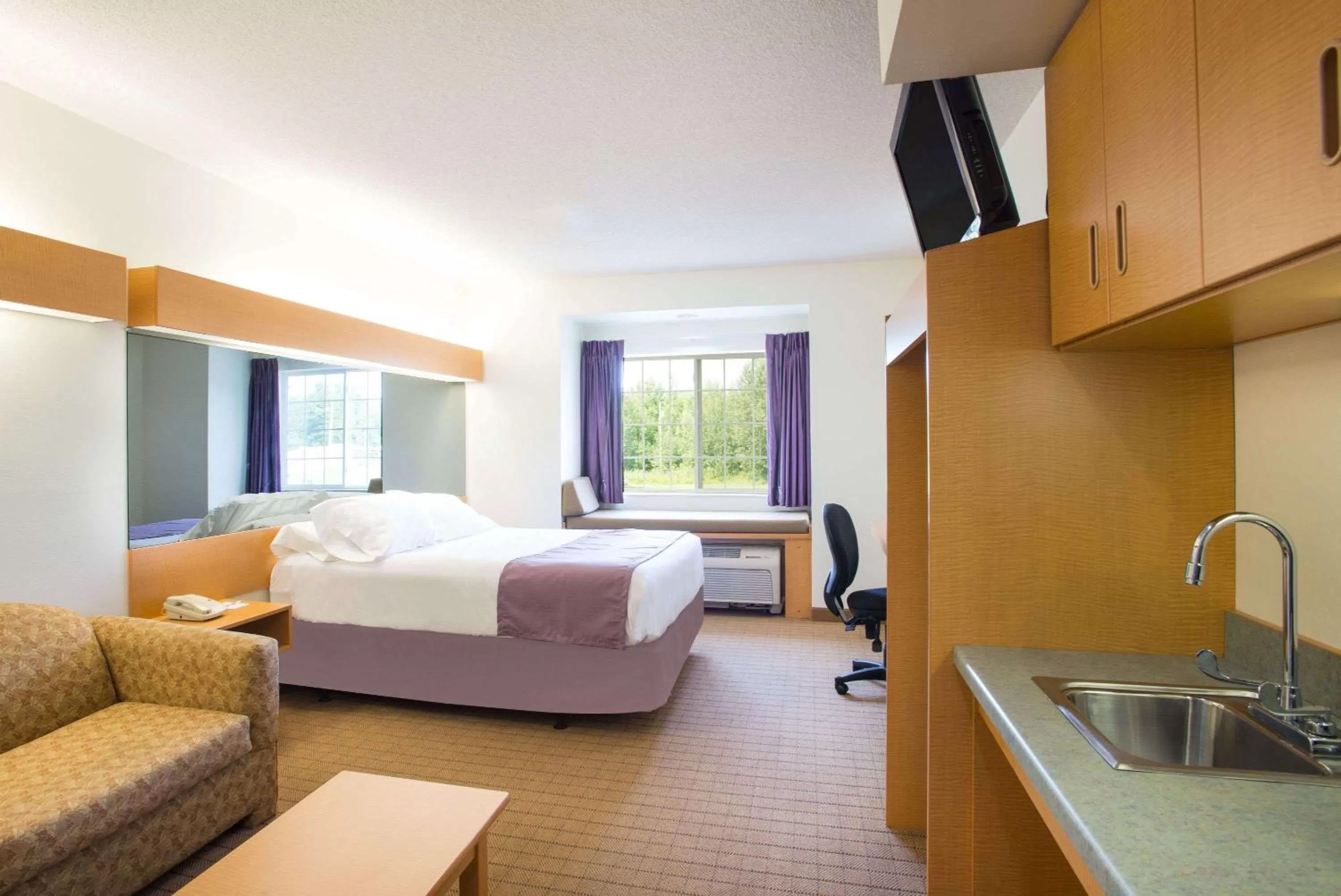 Photo of the whole room, Bed in Microtel Inn & Suites by Wyndham Plattsburgh