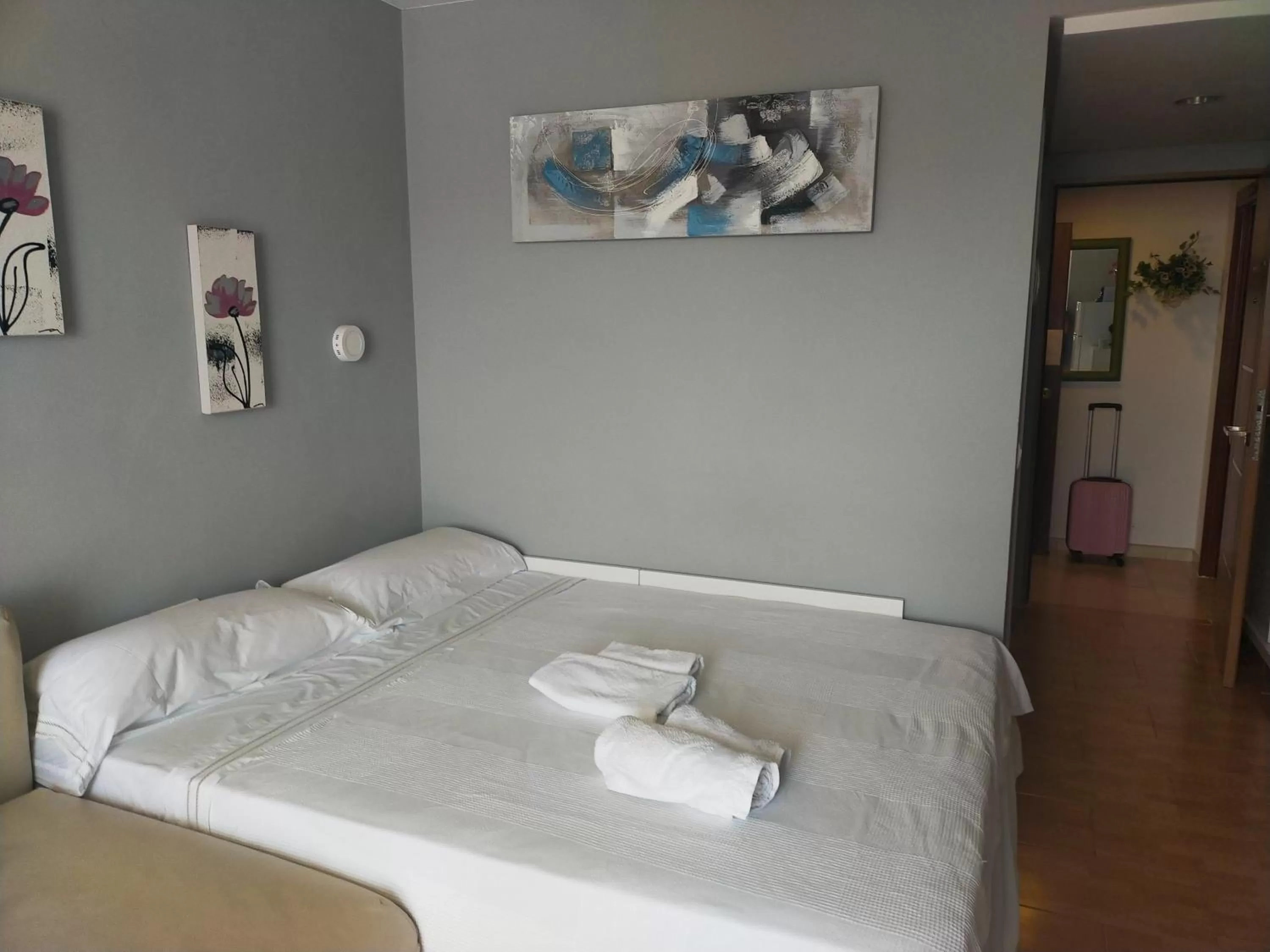 Bed in Benalmadena ,apartamento-Estudio primera Línea de Playa