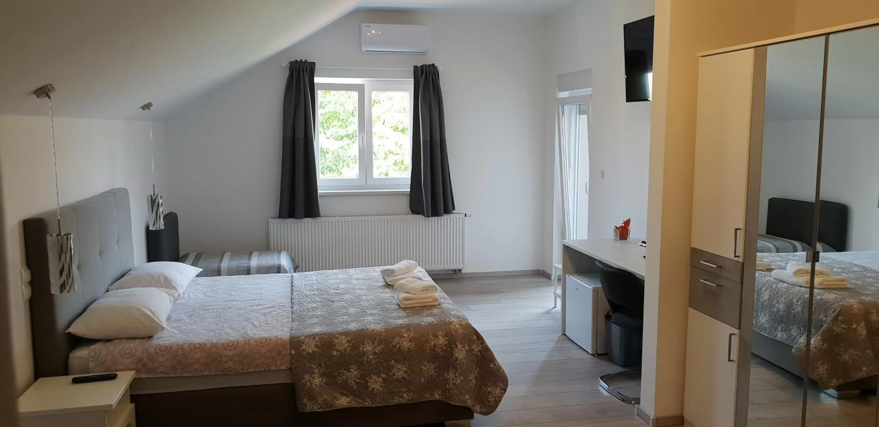 Bed in KE-TO Zagreb Airport Rooms