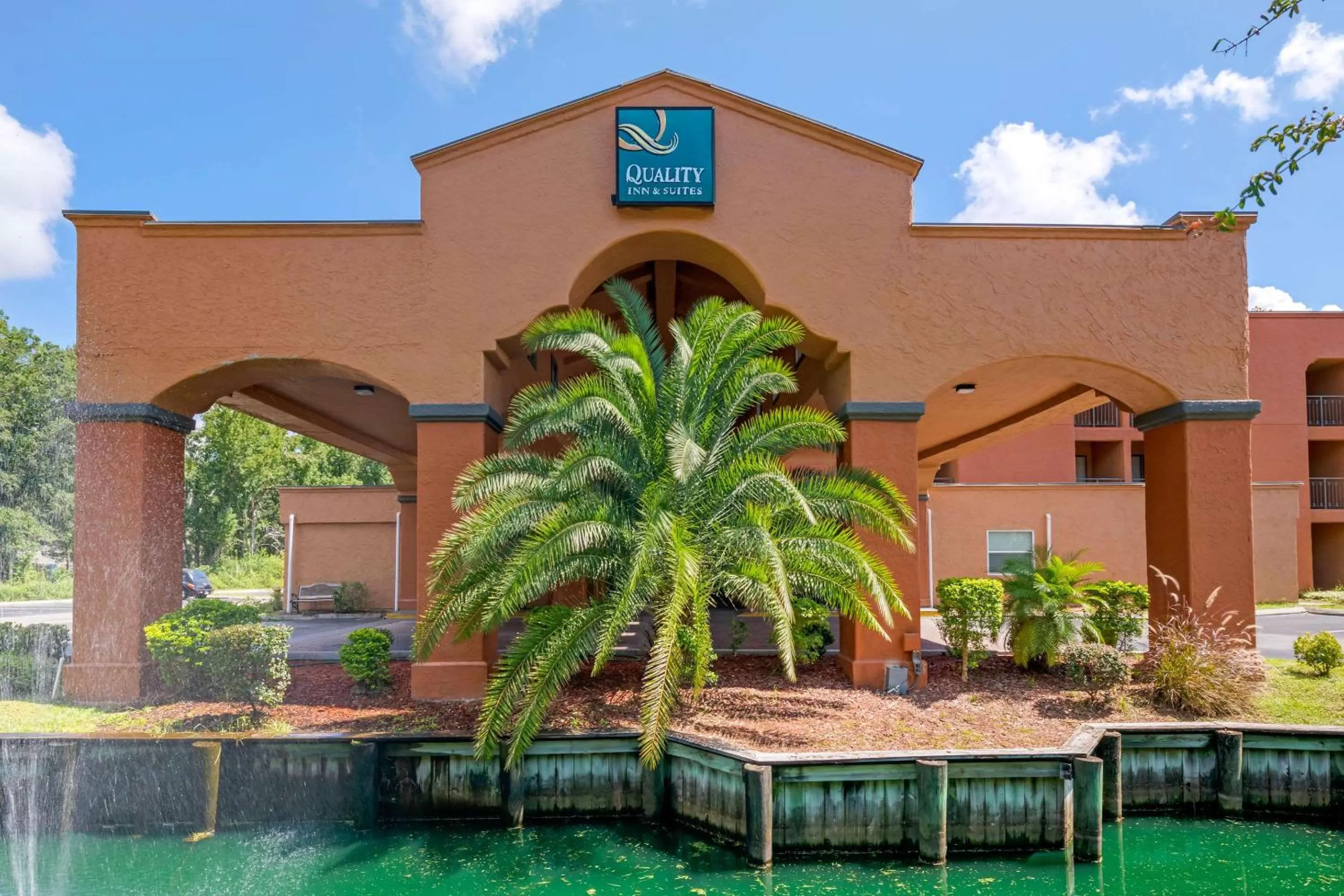 Property building in Quality Inn & Suites Jacksonville-Baymeadows