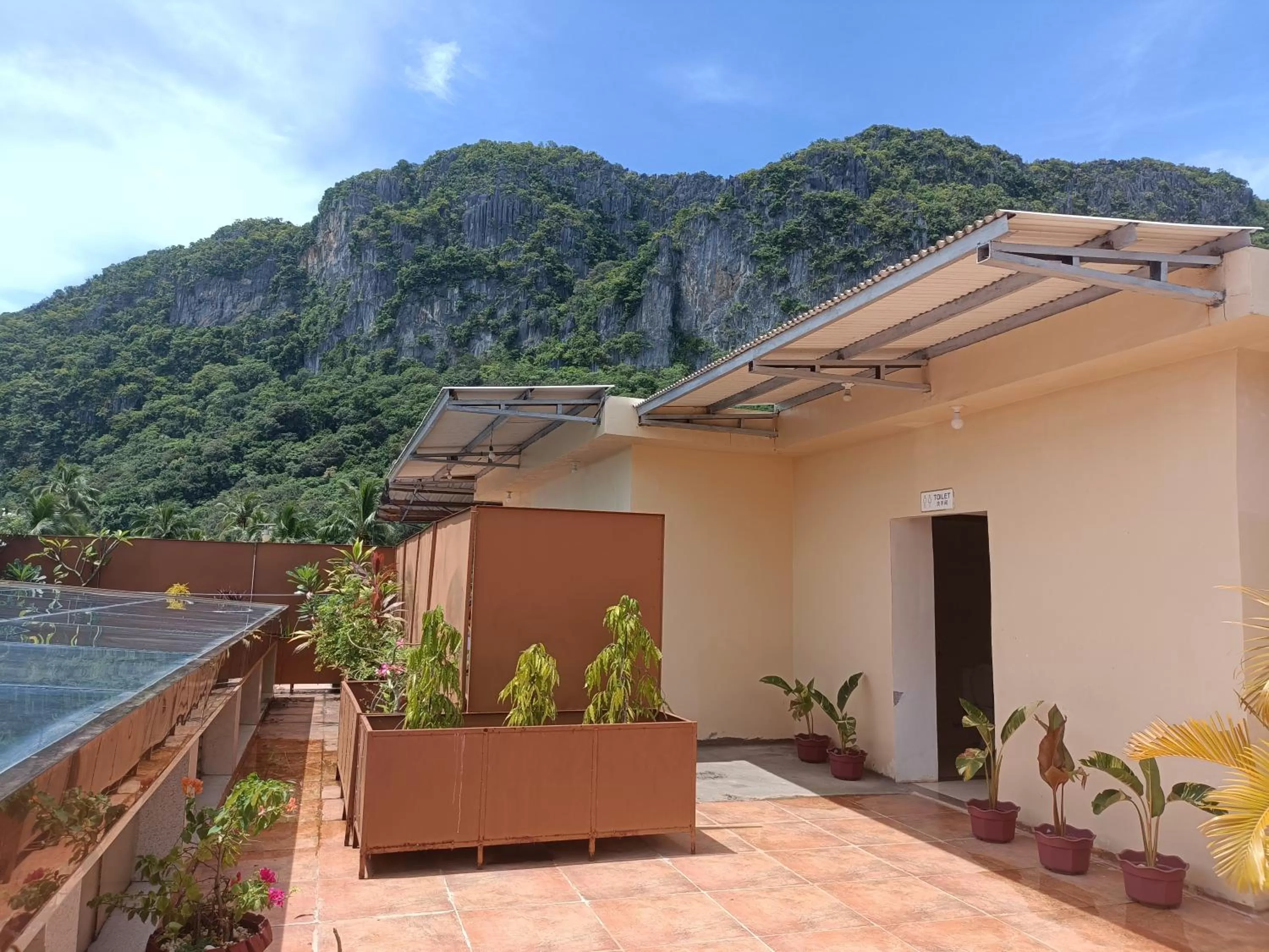 Restaurant/places to eat in One El Nido Suite