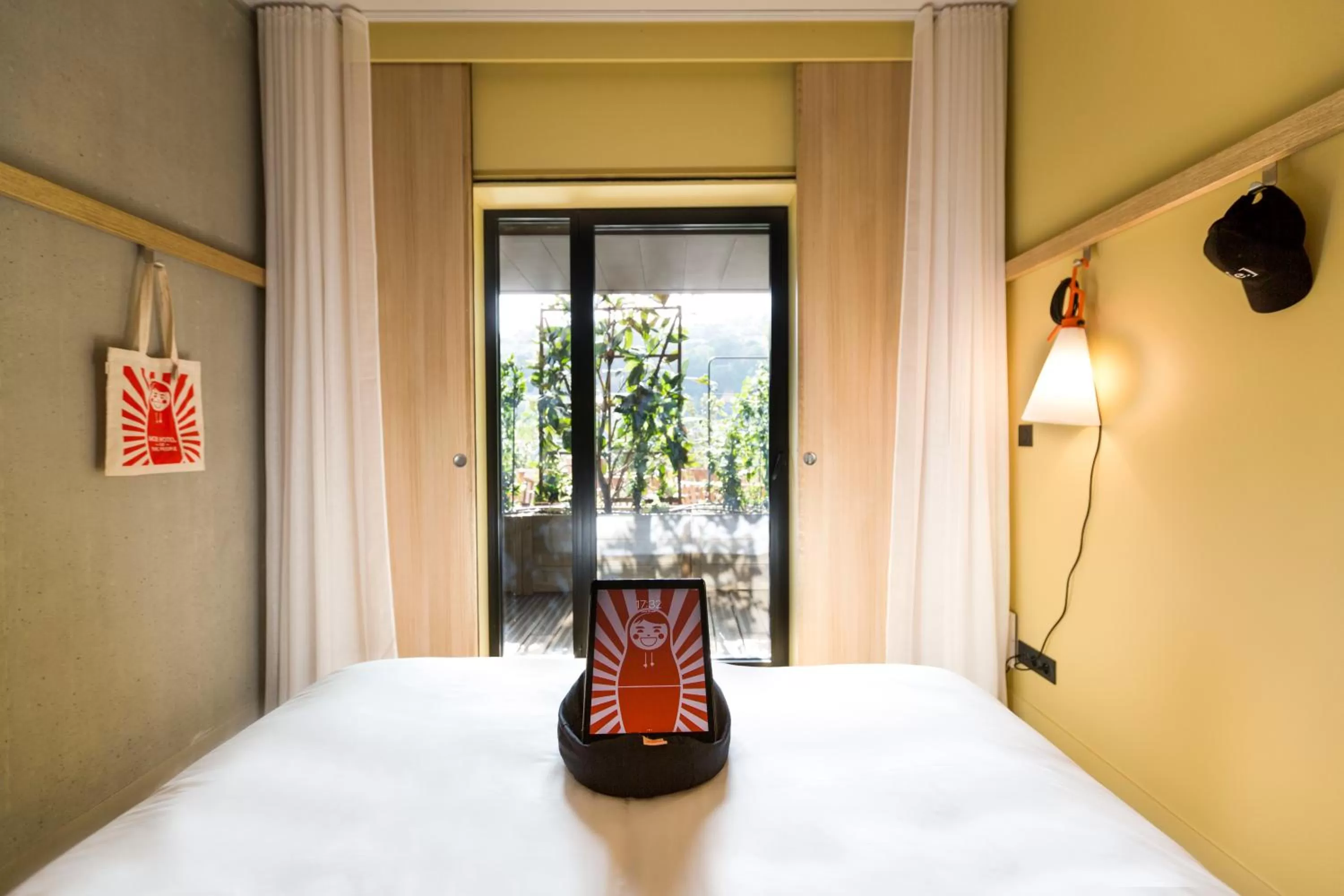 Standard Double Room with Terrace & River View in MOB HOTEL Lyon Confluence