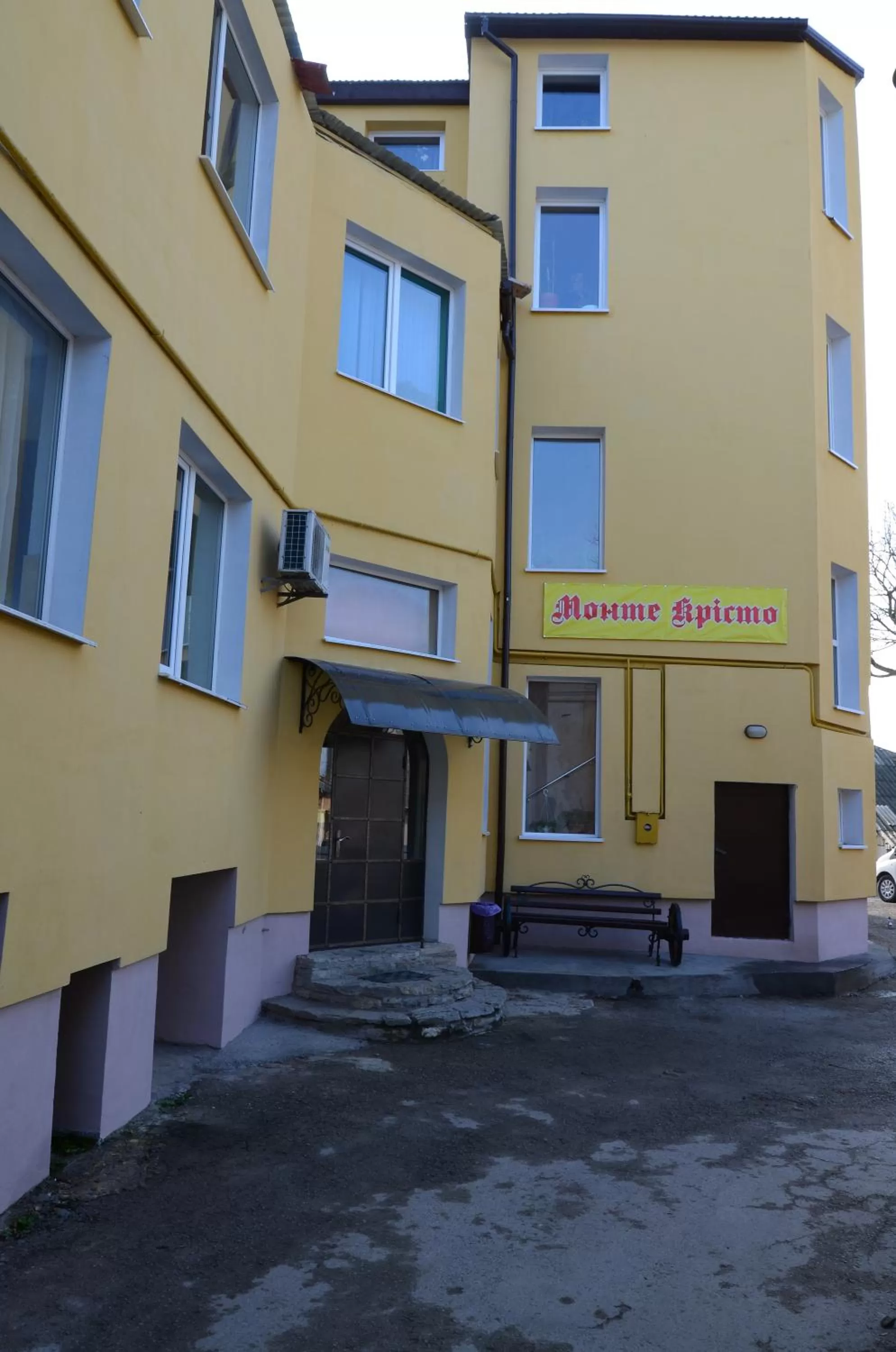 Property Building in Monte-Kristo Hotel