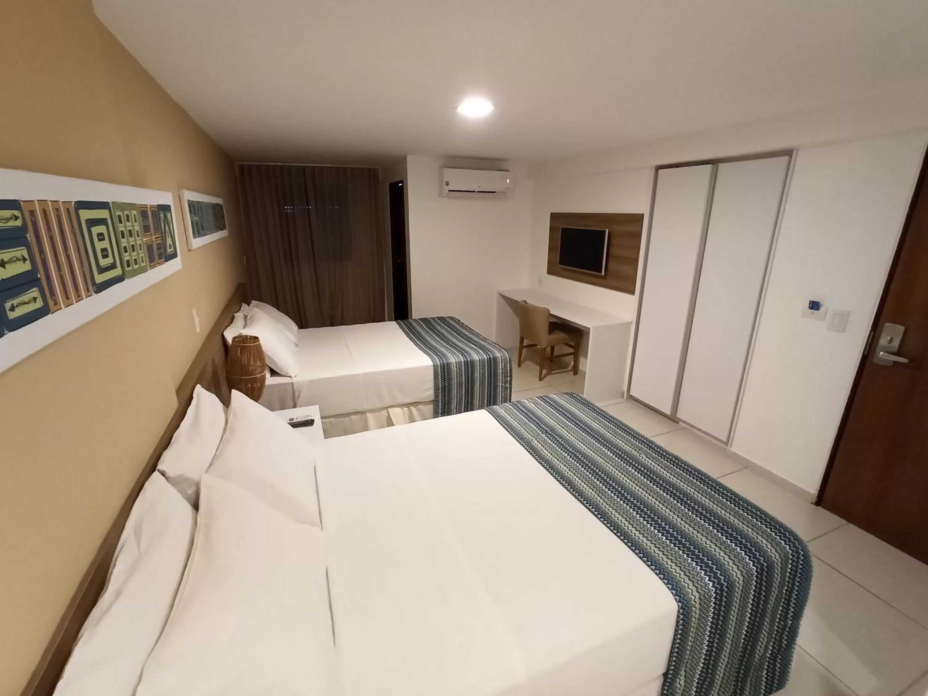 Photo of the whole room, Bed in Slim Pajuçara by Tropicalis