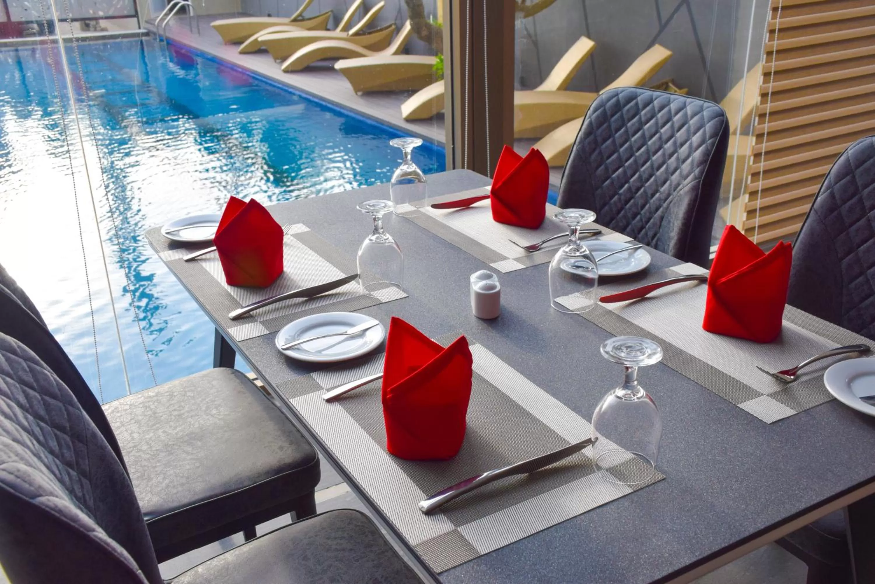 Restaurant/places to eat in Ruvisha Beach Hotel