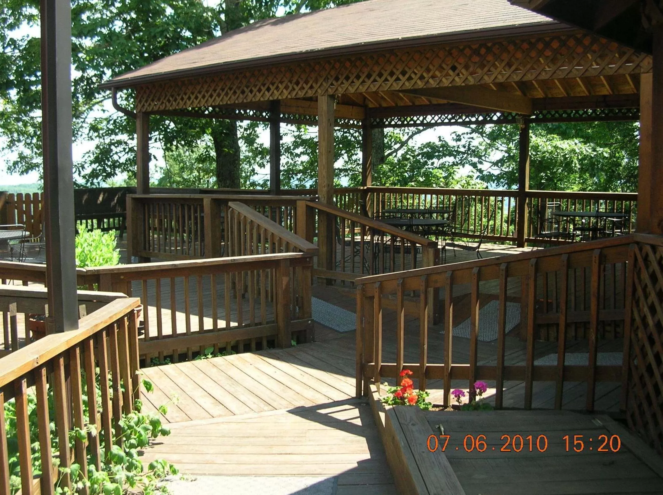 Balcony/Terrace, Lounge/Bar in Bent Mountain Lodge Bed And Breakfast, Inc.