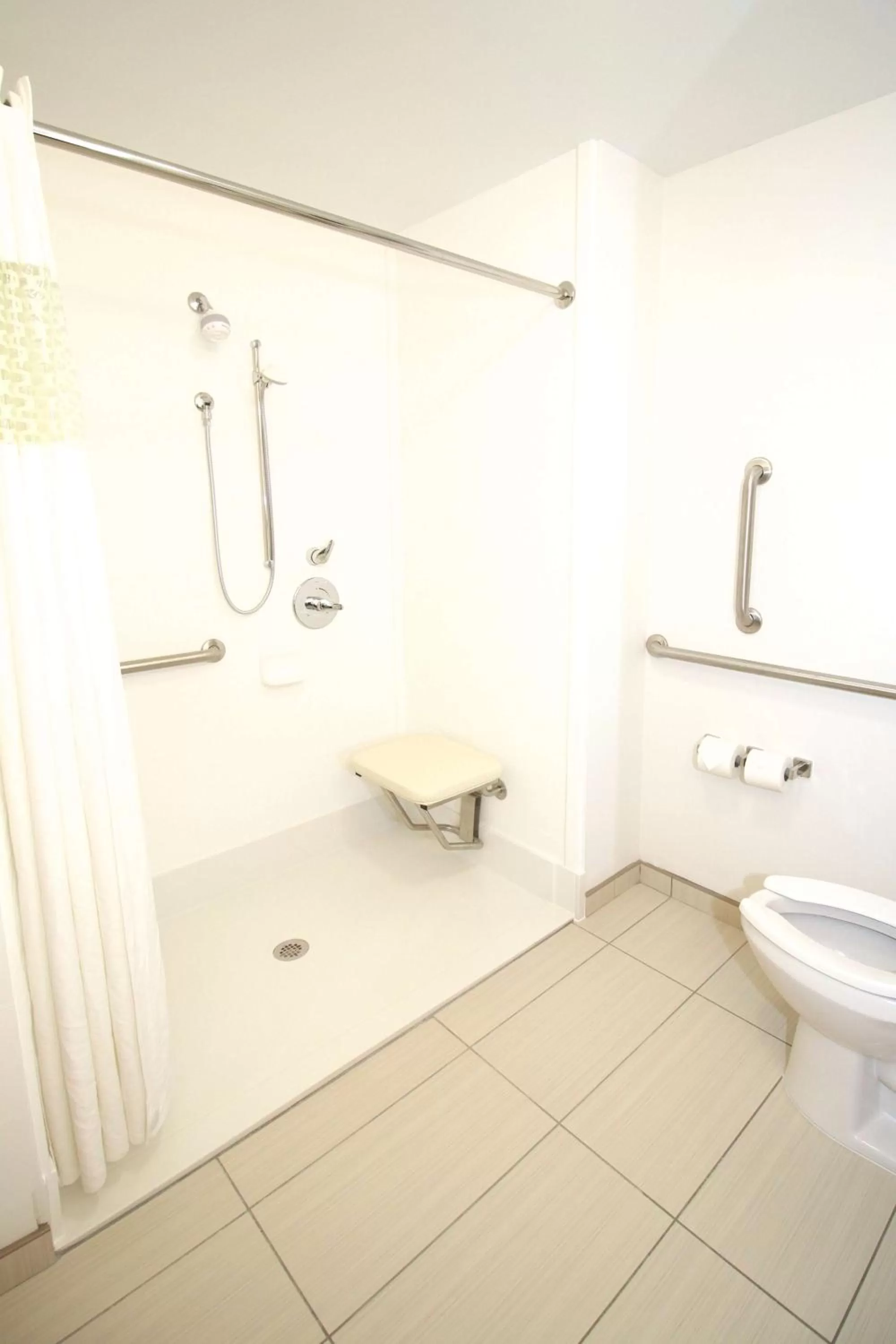 Bathroom in Hampton Inn and Suites Sandusky/Milan