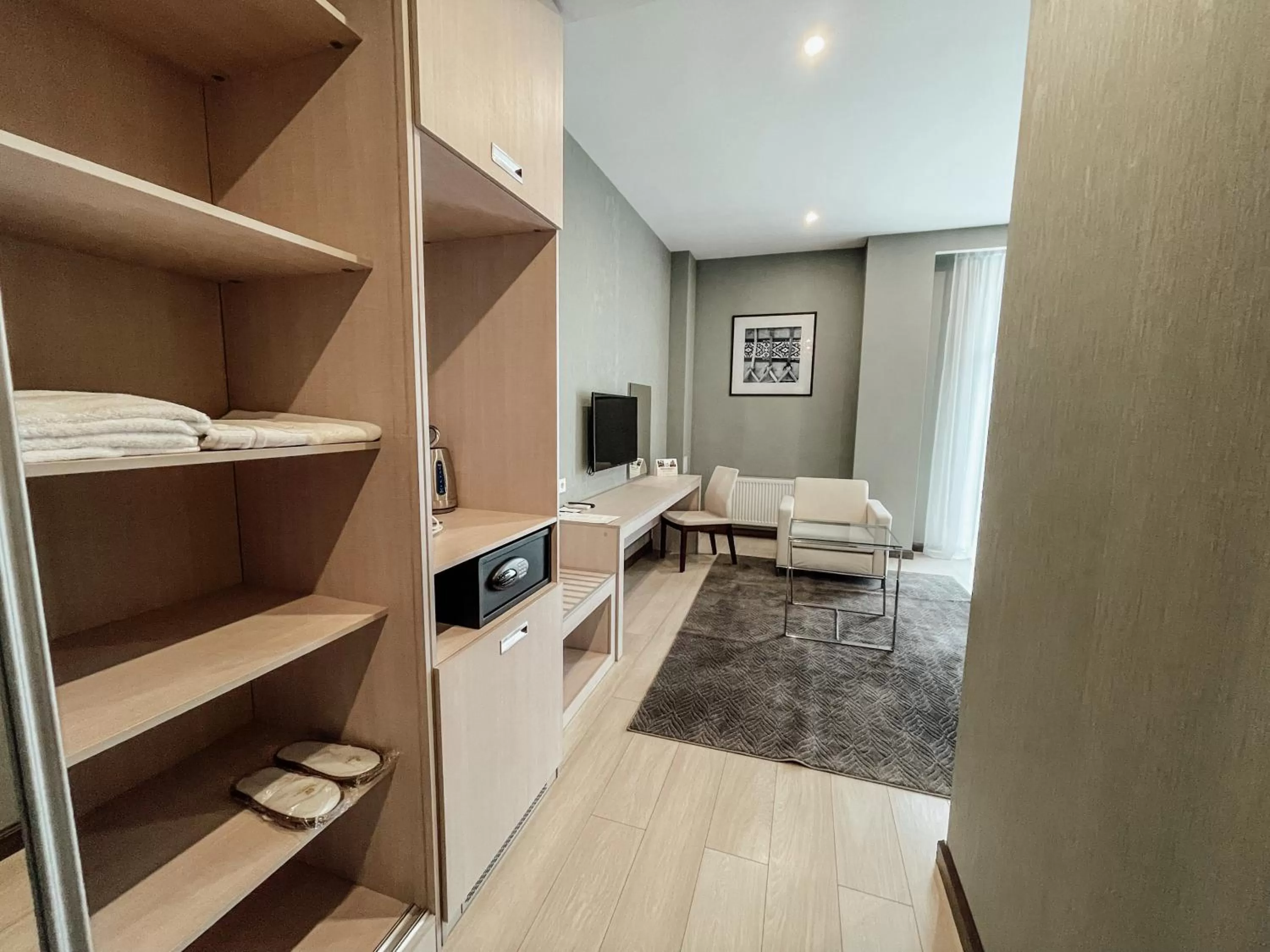 Photo of the whole room in Resident City Hotel