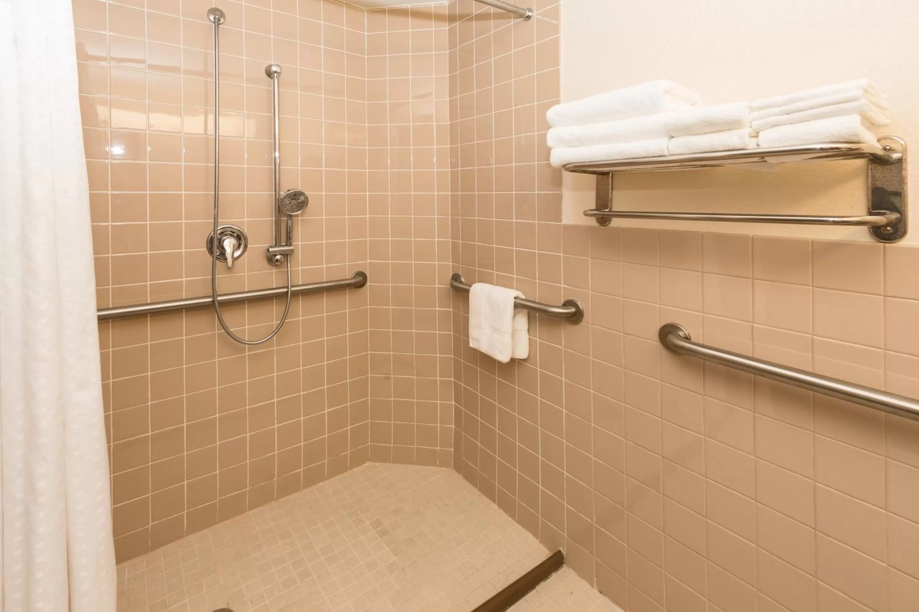 Photo of the whole room in Holiday Inn Miami Beach-Oceanfront by IHG