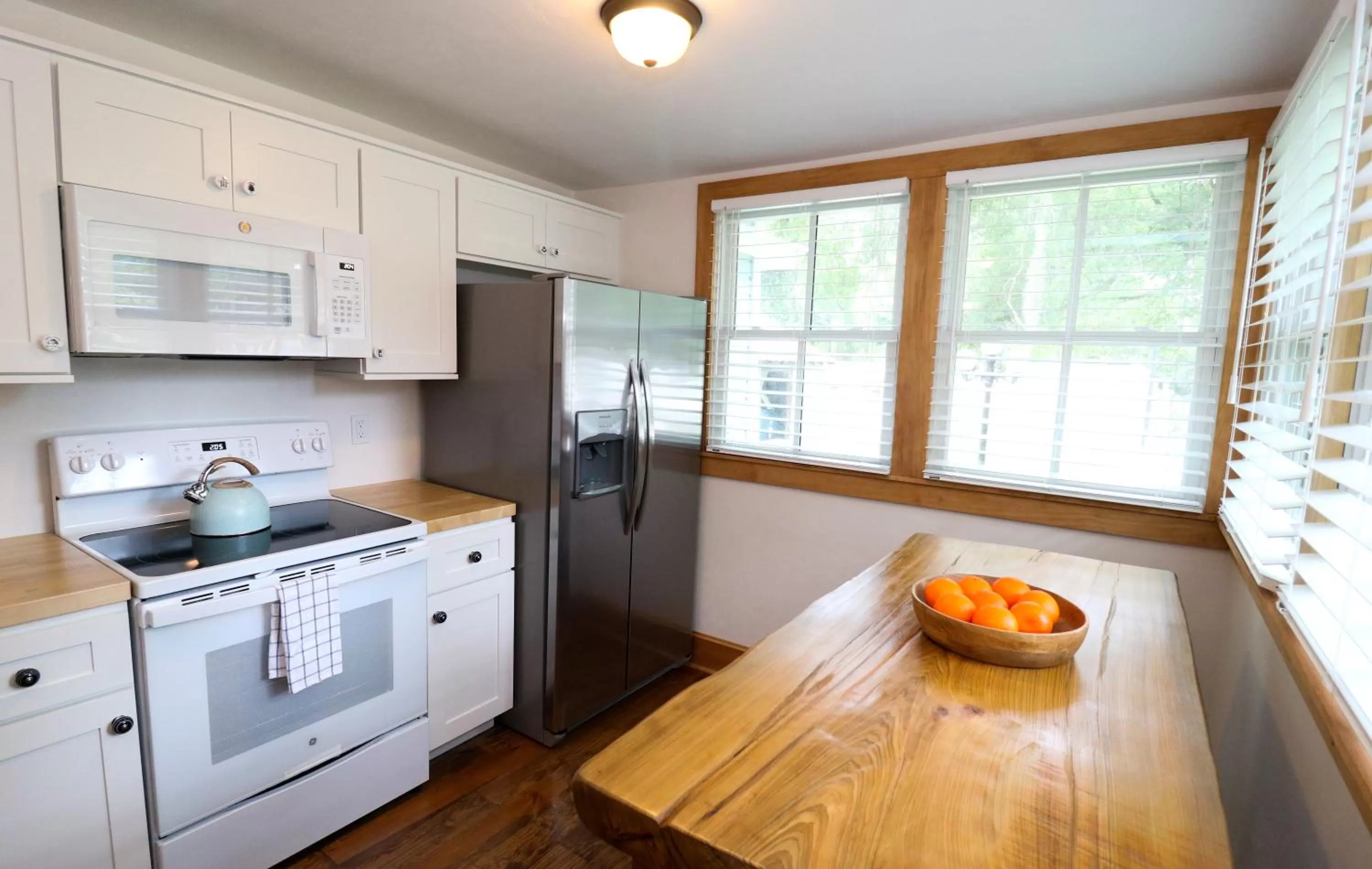 Kitchen or kitchenette in Sweetwater Branch Inn
