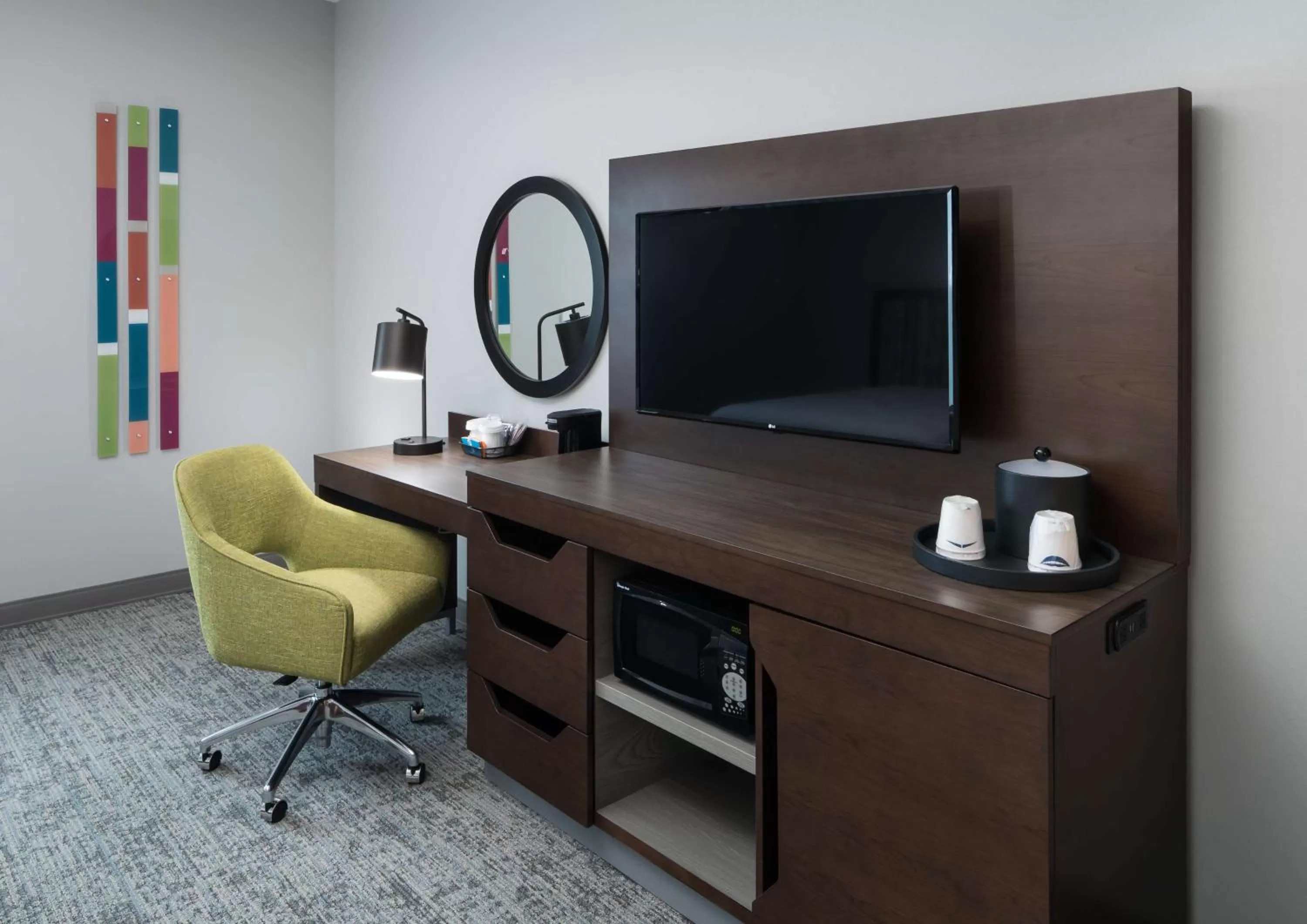 Bedroom in Hampton Inn & Suites Cape Canaveral Cruise Port, Fl