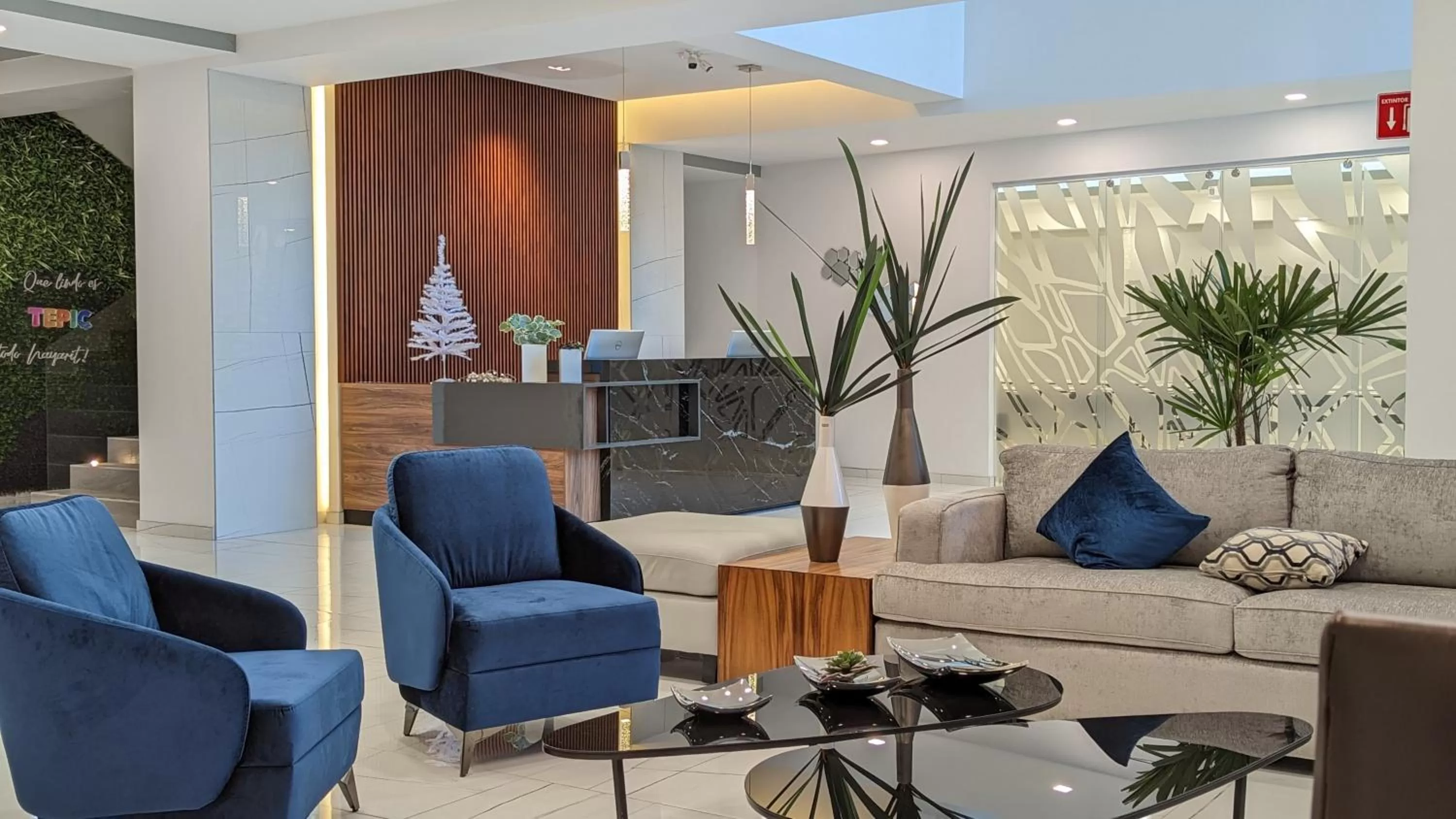 Lobby or reception in Hotel Fray Select