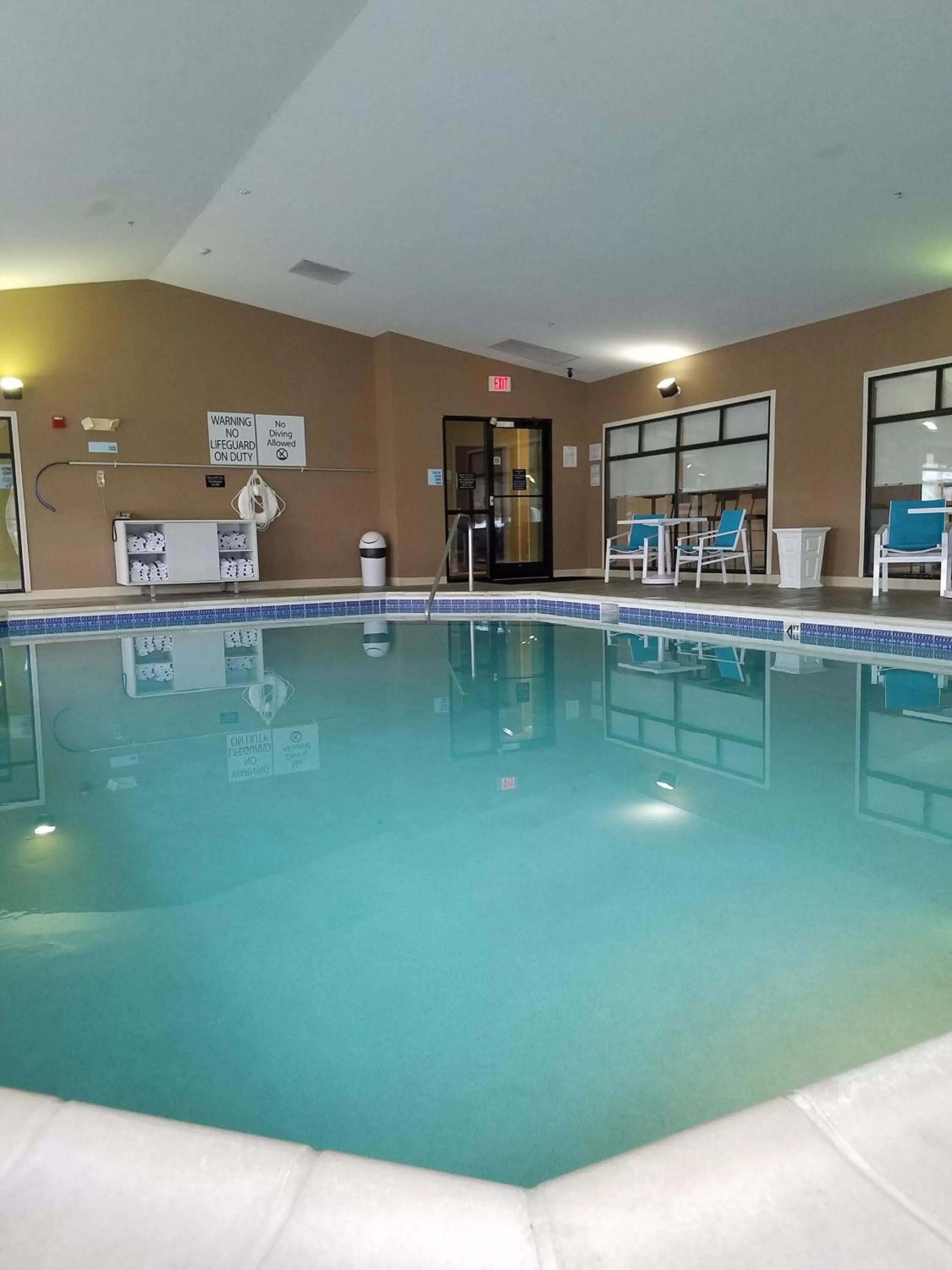 Swimming pool in Holiday Inn Express Hotel & Suites Kingsport-Meadowview I-26 by IHG