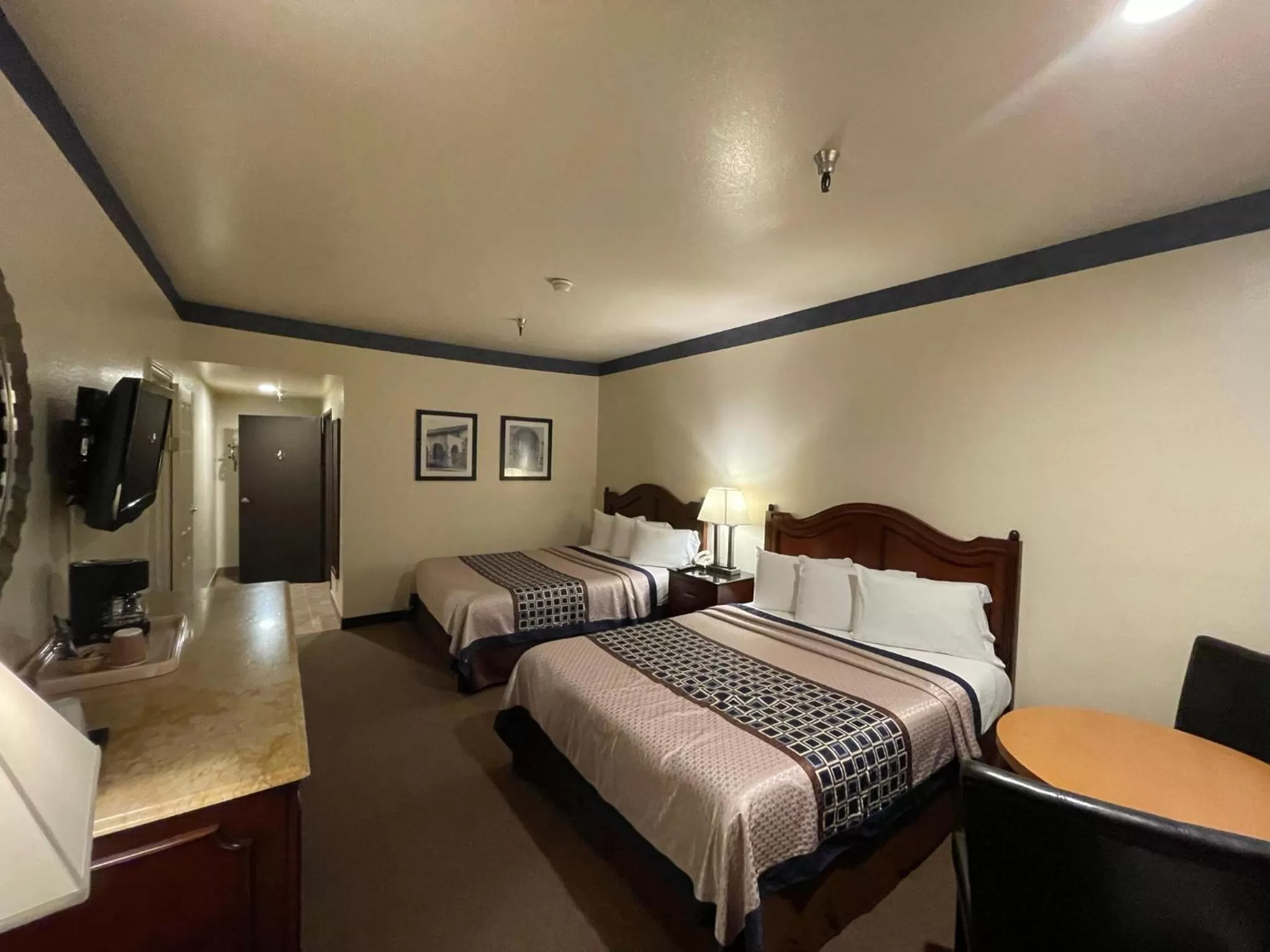 Bedroom, Bed in Oakridge Inn