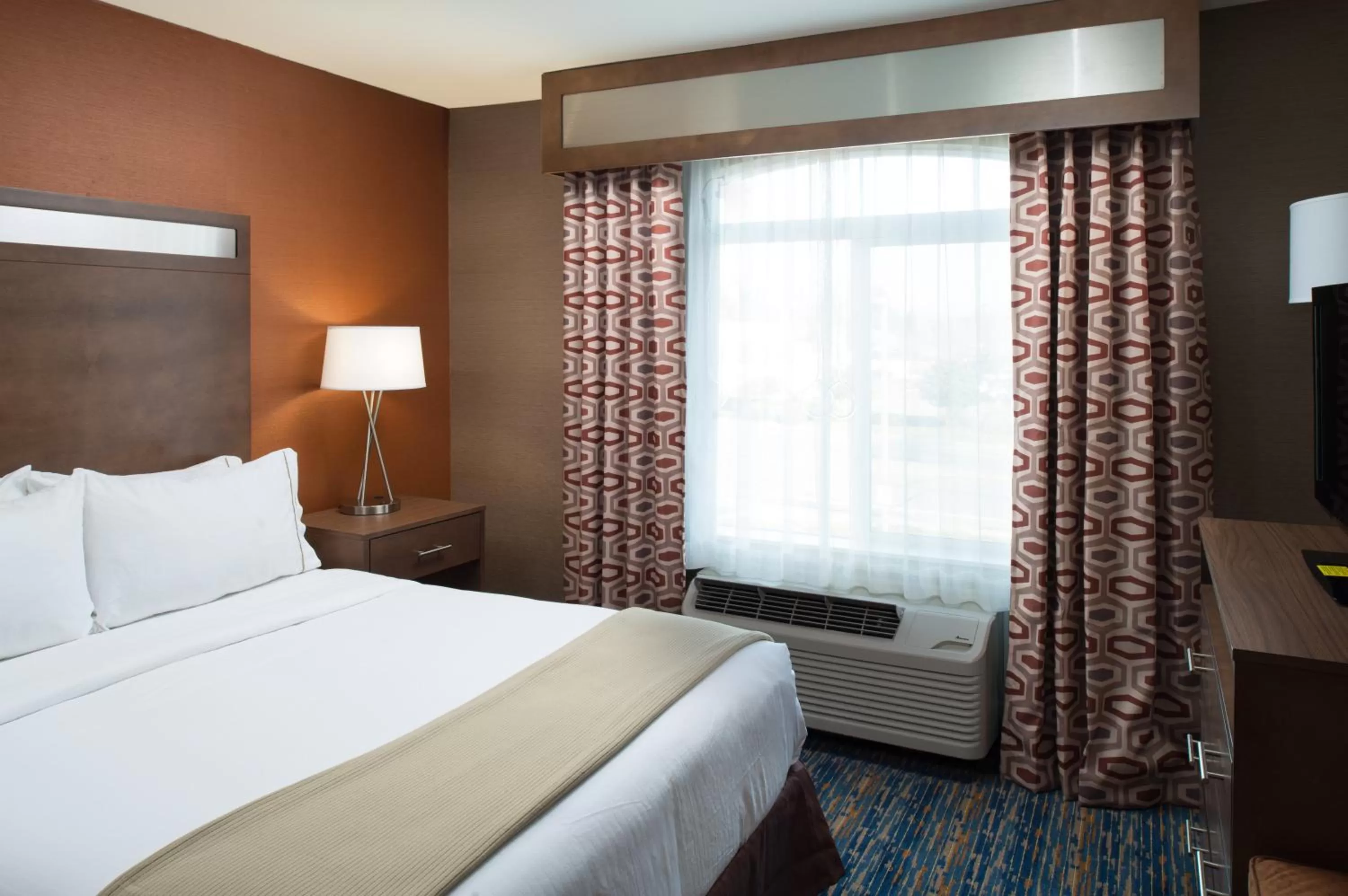 Bedroom, Bed in Holiday Inn Express Rocklin - Galleria Area by IHG