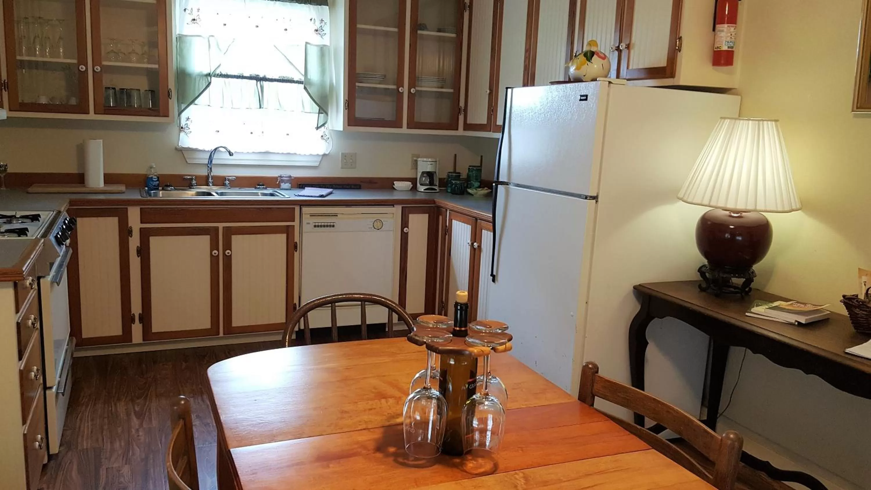 Kitchen/Kitchenette in Full Moon Inn